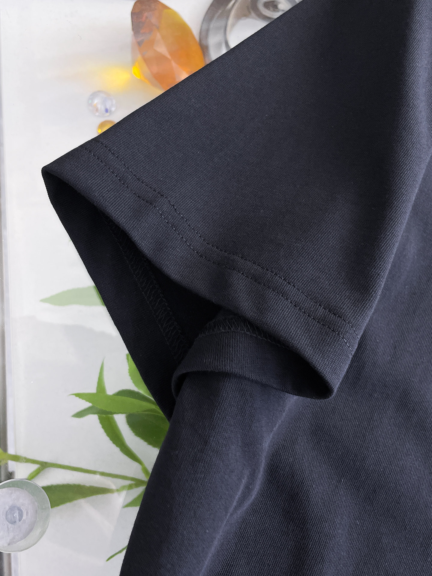 芬迪Fendi26春夏新品专柜首发最新款短袖圆领T恤 高端订制 设计前卫时尚！品牌logo重工艺设计，高