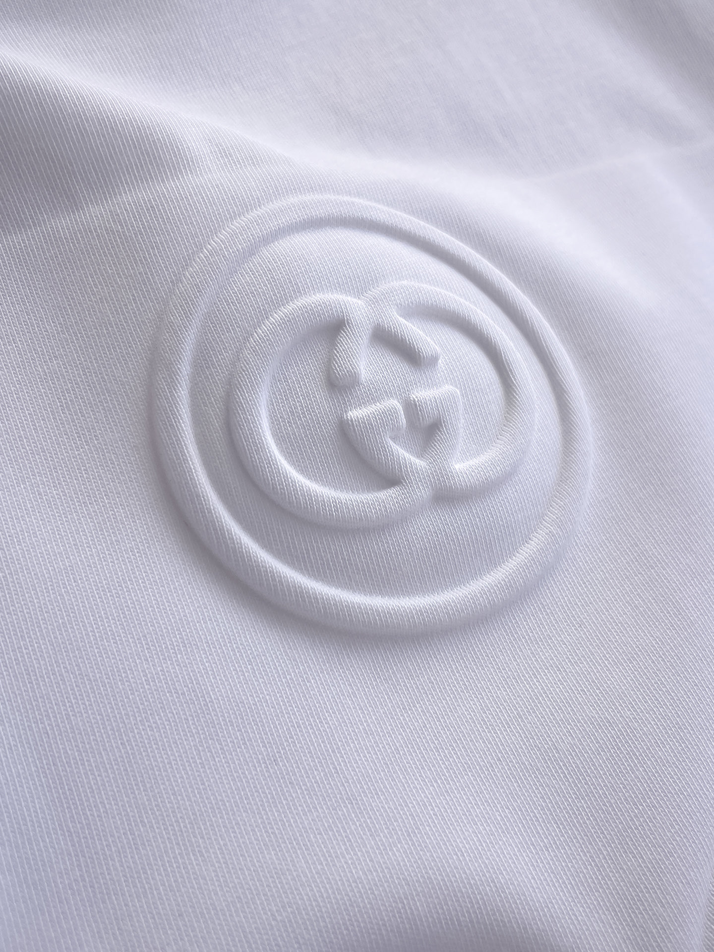 古驰Gucci26春夏新品专柜首发最新款短袖圆领T恤 高端订制 设计前卫时尚！品牌logo重工艺设计，高