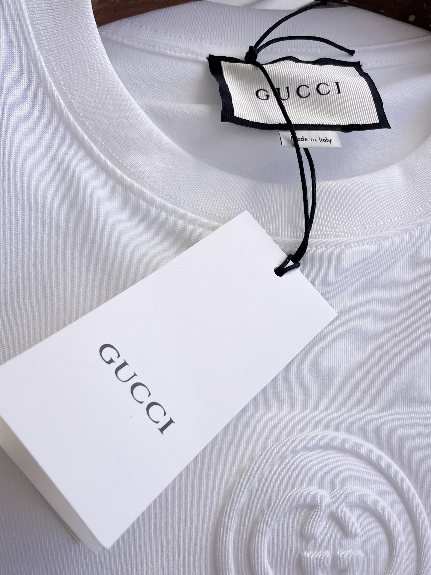 古驰Gucci26春夏新品专柜首发最新款短袖圆领T恤 高端订制 设计前卫时尚！品牌logo重工艺设计，高