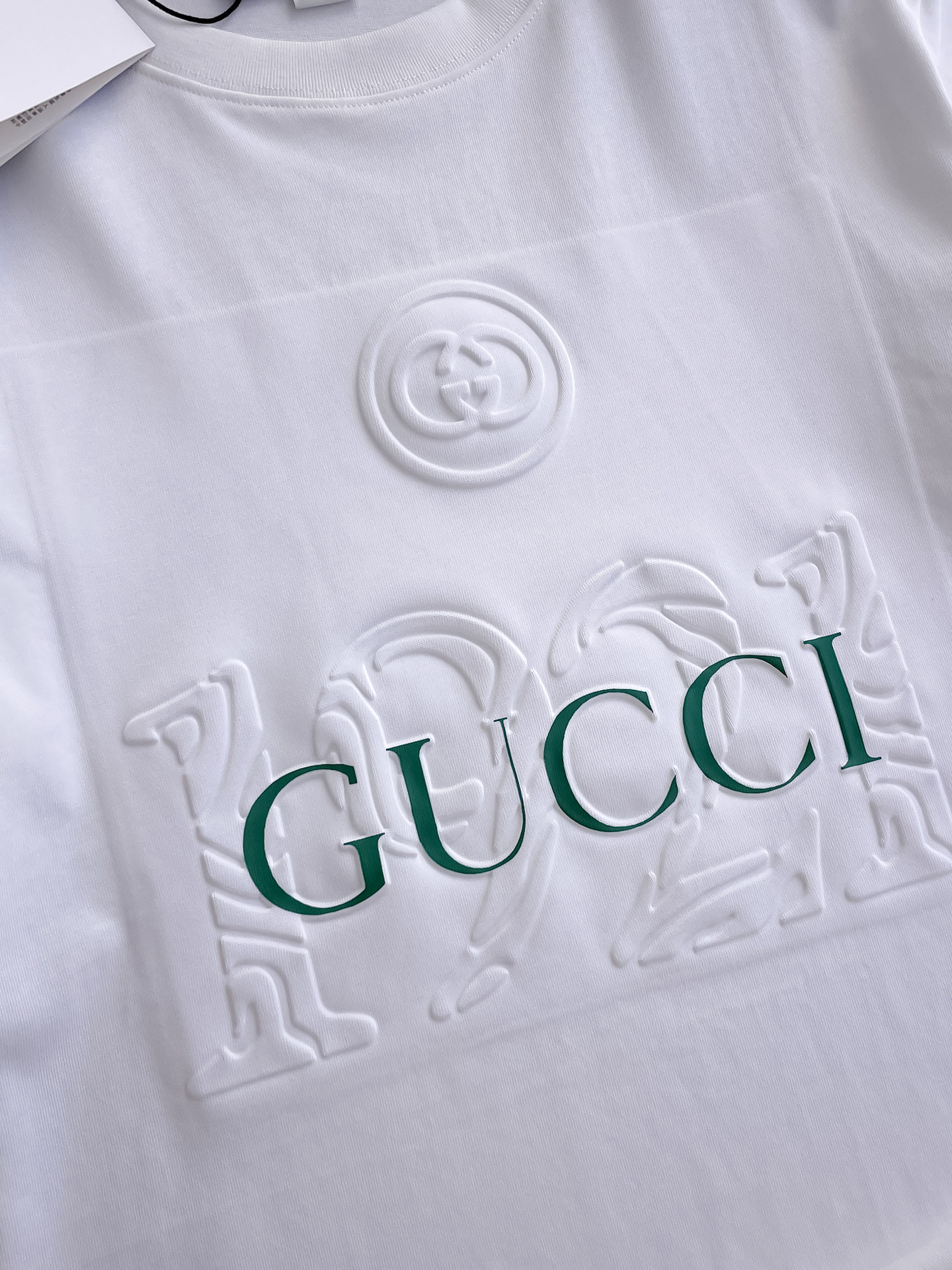 古驰Gucci26春夏新品专柜首发最新款短袖圆领T恤 高端订制 设计前卫时尚！品牌logo重工艺设计，高