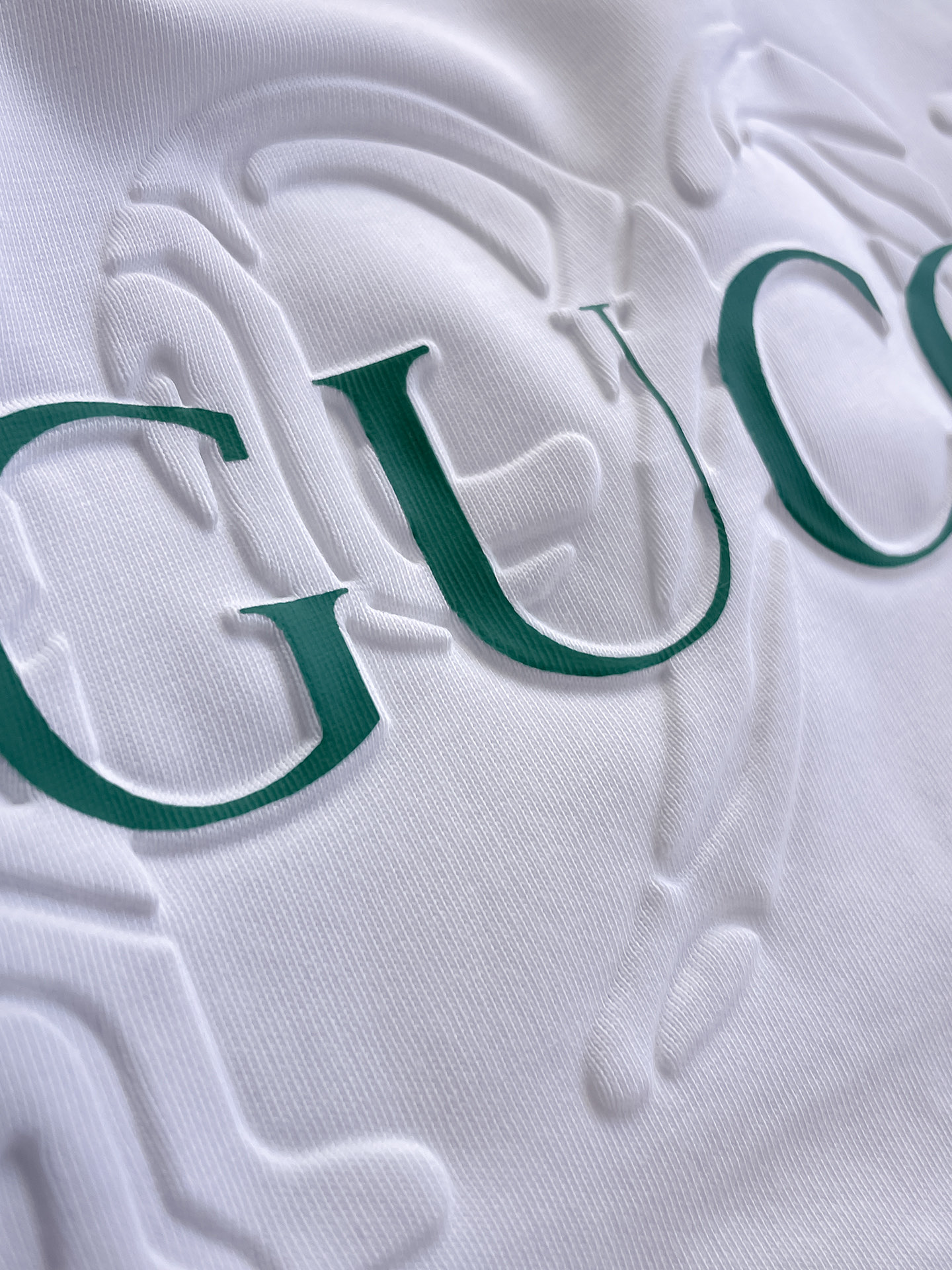 古驰Gucci26春夏新品专柜首发最新款短袖圆领T恤 高端订制 设计前卫时尚！品牌logo重工艺设计，高