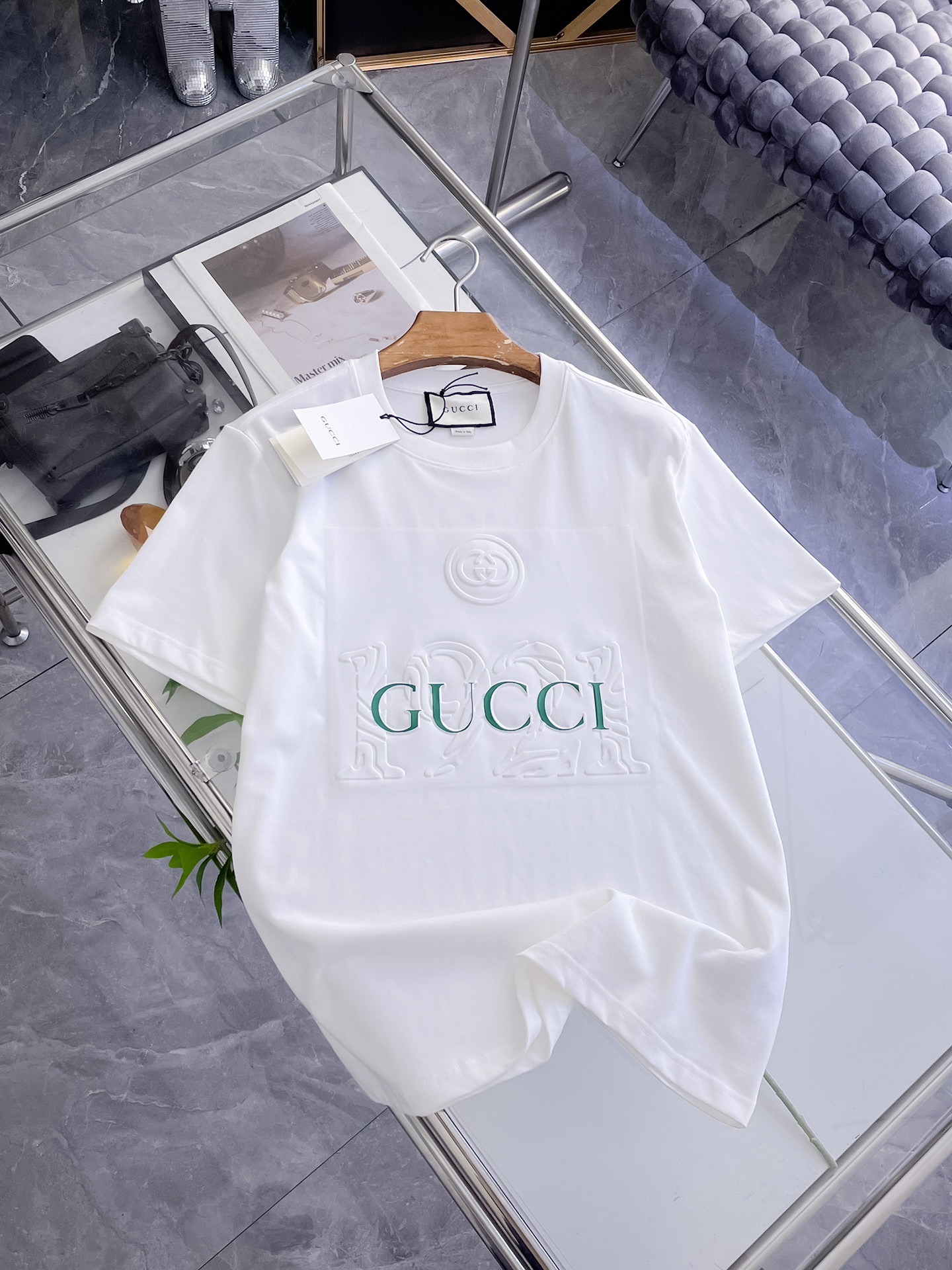 古驰Gucci26春夏新品专柜首发最新款短袖圆领T恤 高端订制 设计前卫时尚！品牌logo重工艺设计，高