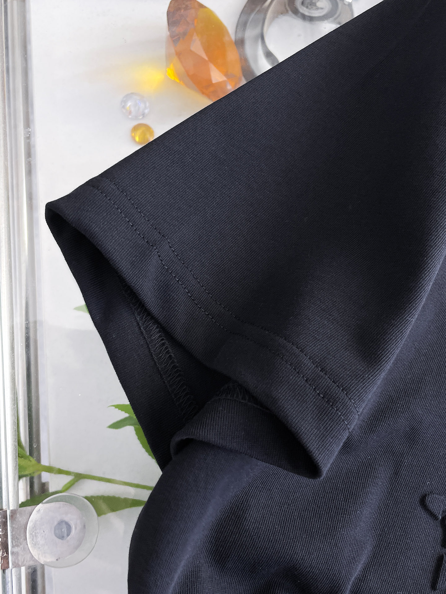 古驰Gucci26春夏新品专柜首发最新款短袖圆领T恤 高端订制 设计前卫时尚！品牌logo重工艺设计，高