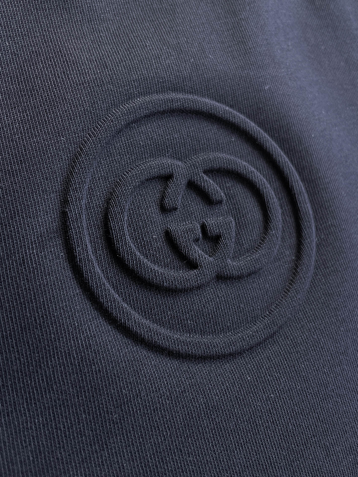 古驰Gucci26春夏新品专柜首发最新款短袖圆领T恤 高端订制 设计前卫时尚！品牌logo重工艺设计，高