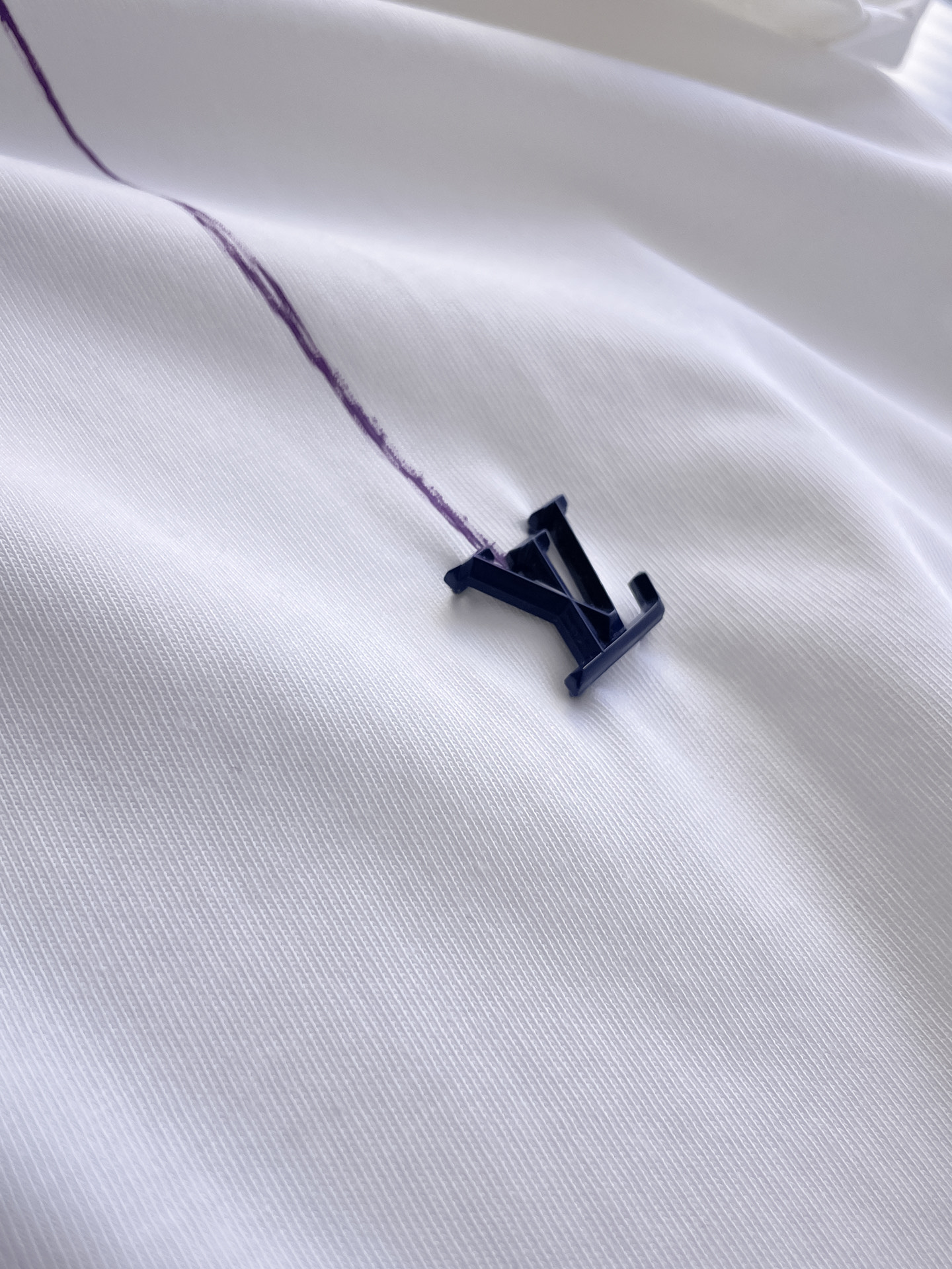 路易威登LV26春夏新品专柜首发最新款短袖圆领T恤 高端订制 设计前卫时尚！品牌logo手绘重工艺设计，