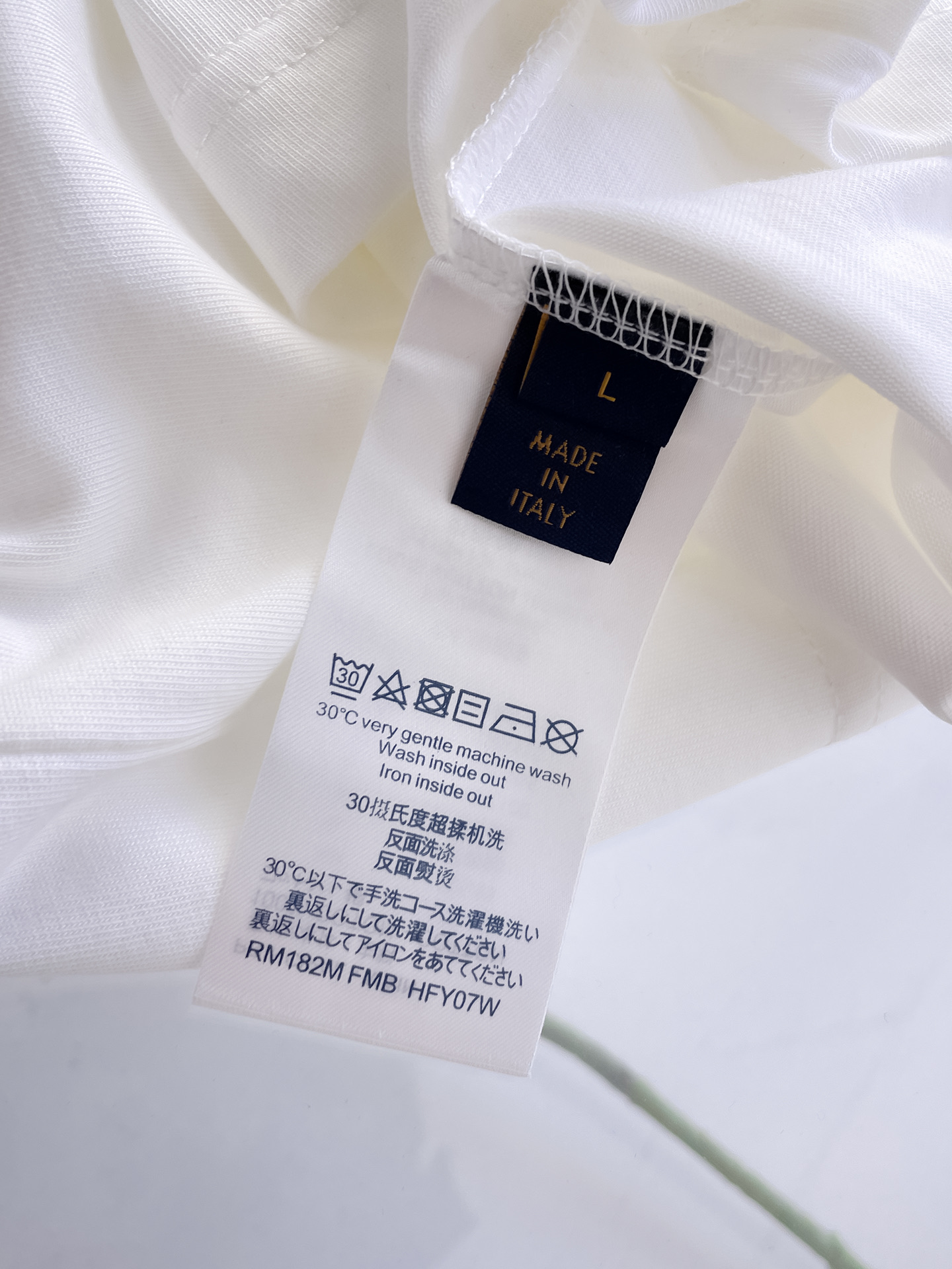 路易威登LV26春夏新品专柜首发最新款短袖圆领T恤 高端订制 设计前卫时尚！品牌logo手绘重工艺设计，