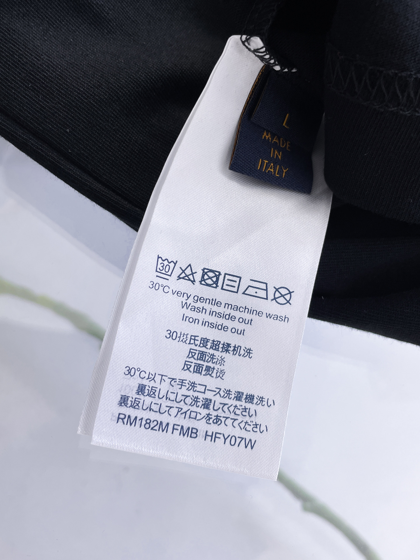 路易威登LV26春夏新品专柜首发最新款短袖圆领T恤 高端订制 设计前卫时尚！品牌logo手绘重工艺设计，