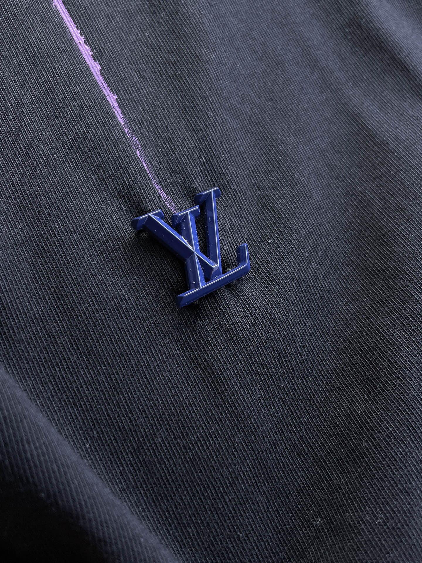 路易威登LV26春夏新品专柜首发最新款短袖圆领T恤 高端订制 设计前卫时尚！品牌logo手绘重工艺设计，