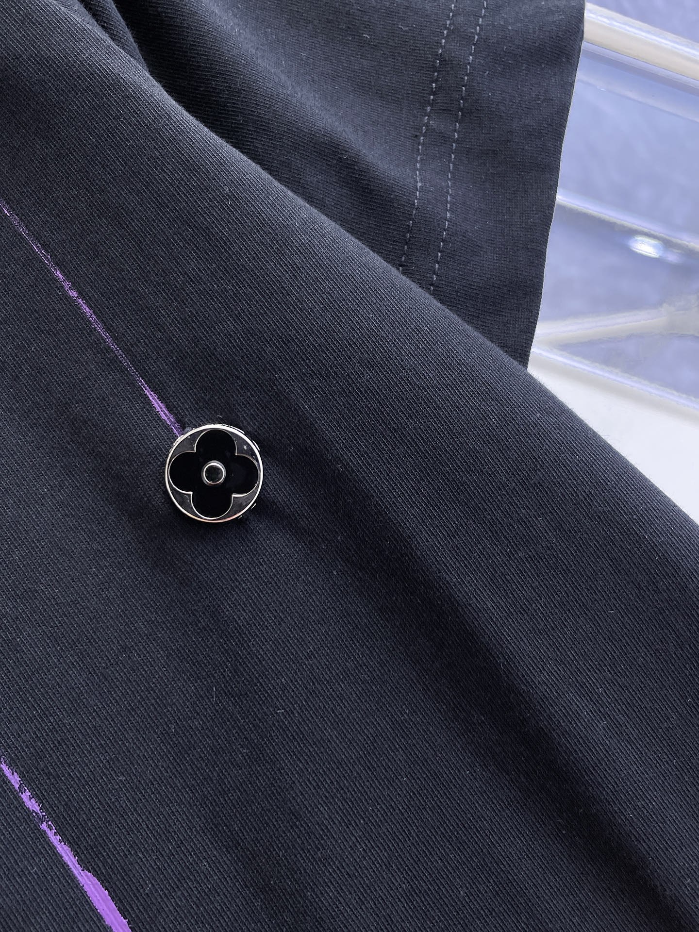 路易威登LV26春夏新品专柜首发最新款短袖圆领T恤 高端订制 设计前卫时尚！品牌logo手绘重工艺设计，