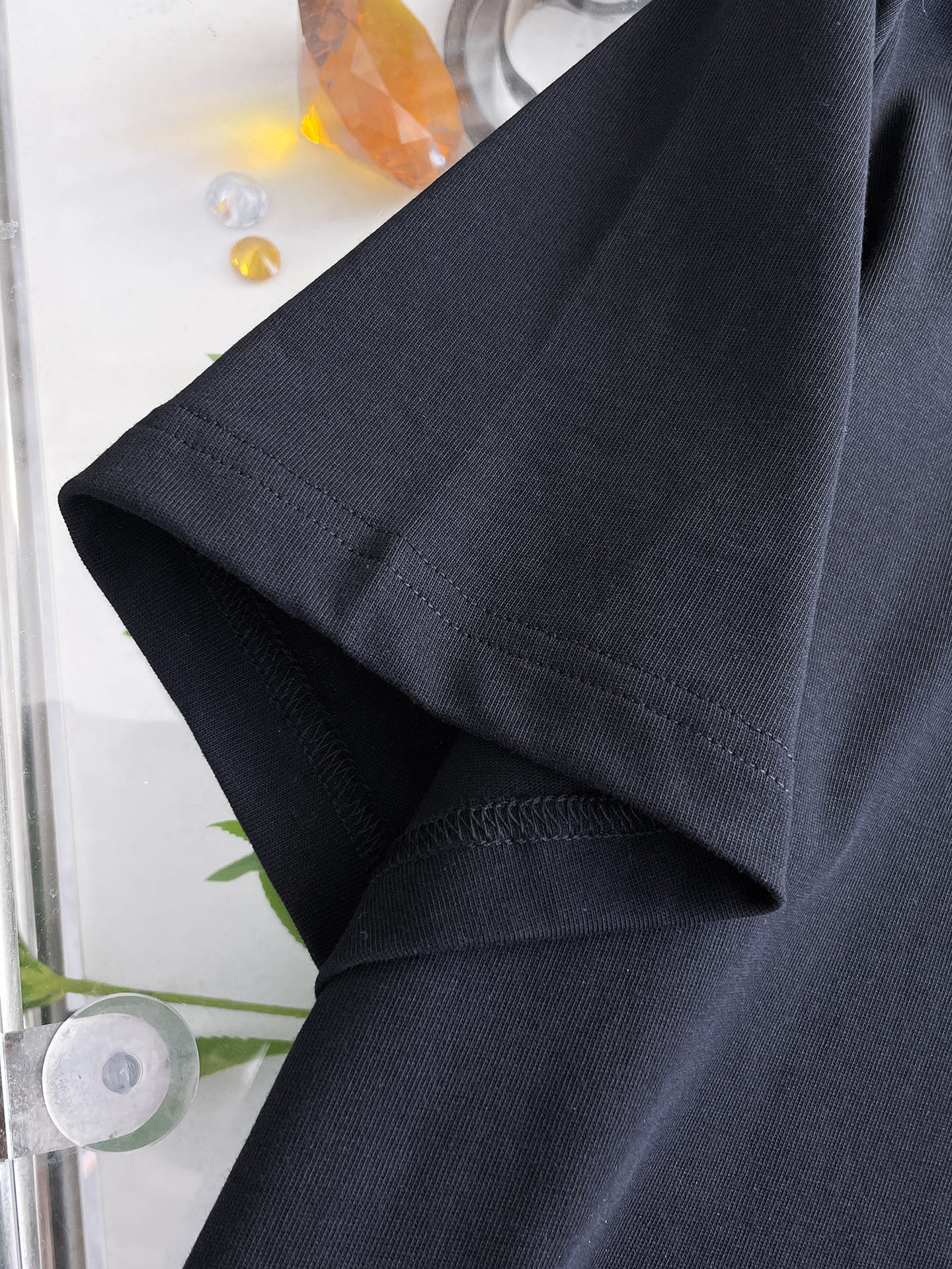 路易威登LV26春夏新品专柜首发最新款短袖圆领T恤 高端订制 设计前卫时尚！品牌logo手绘重工艺设计，