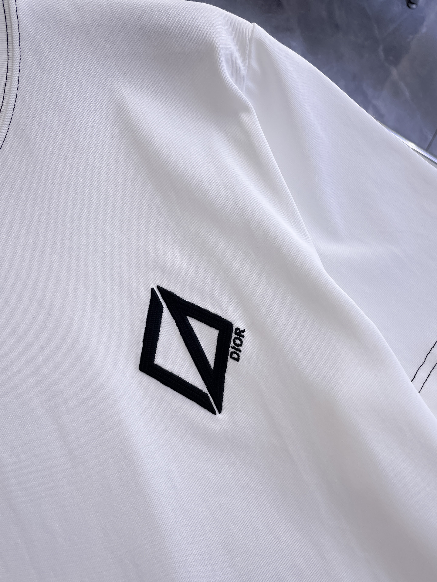 迪奥Dior26春夏新品专柜首发最新款短袖圆领T恤 高端订制 设计前卫时尚！品牌logo重工艺设计，高端