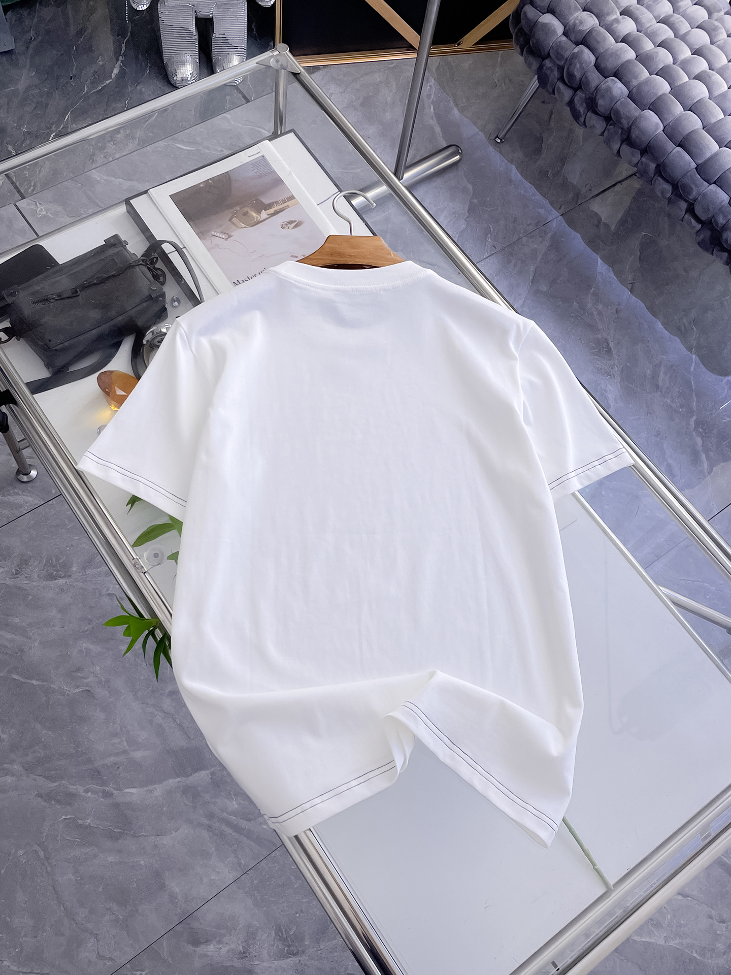 迪奥Dior26春夏新品专柜首发最新款短袖圆领T恤 高端订制 设计前卫时尚！品牌logo重工艺设计，高端