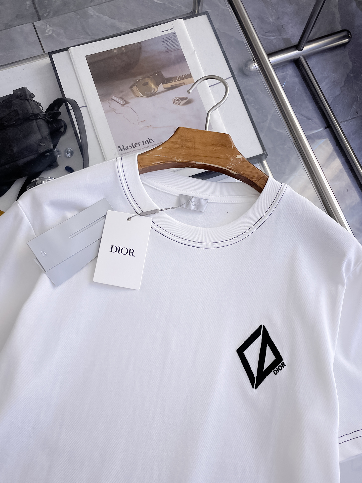 迪奥Dior26春夏新品专柜首发最新款短袖圆领T恤 高端订制 设计前卫时尚！品牌logo重工艺设计，高端