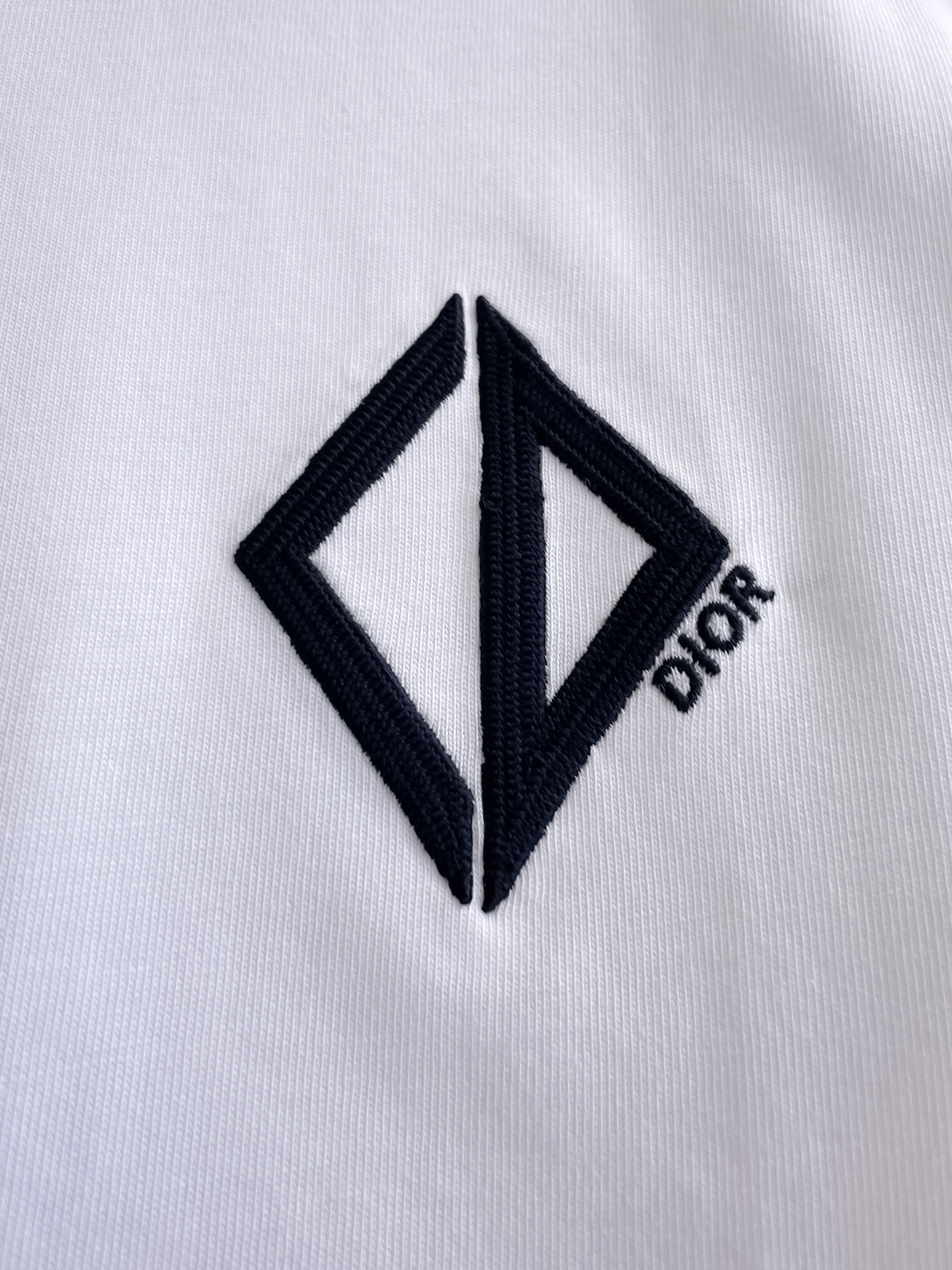 迪奥Dior26春夏新品专柜首发最新款短袖圆领T恤 高端订制 设计前卫时尚！品牌logo重工艺设计，高端