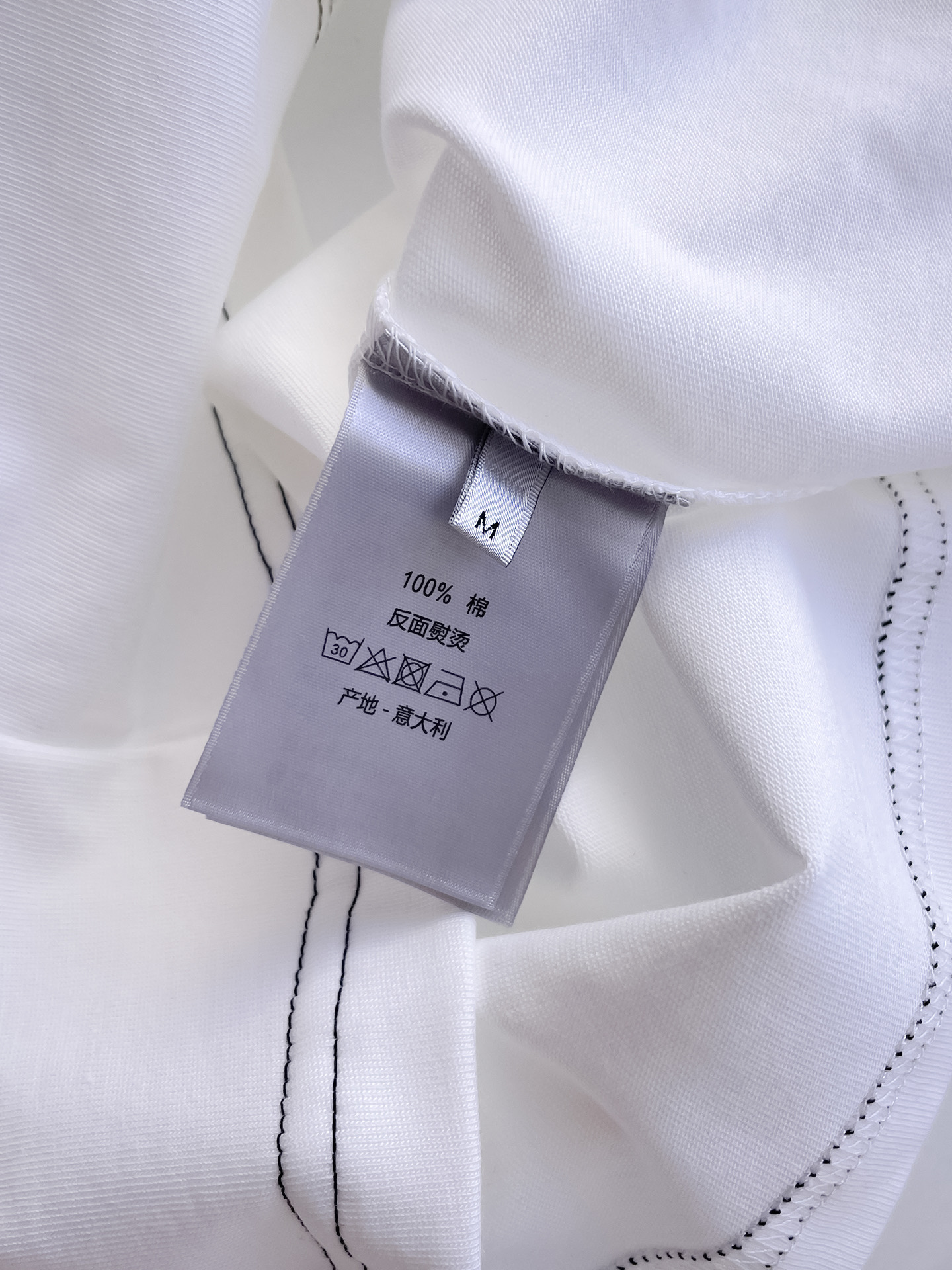 迪奥Dior26春夏新品专柜首发最新款短袖圆领T恤 高端订制 设计前卫时尚！品牌logo重工艺设计，高端