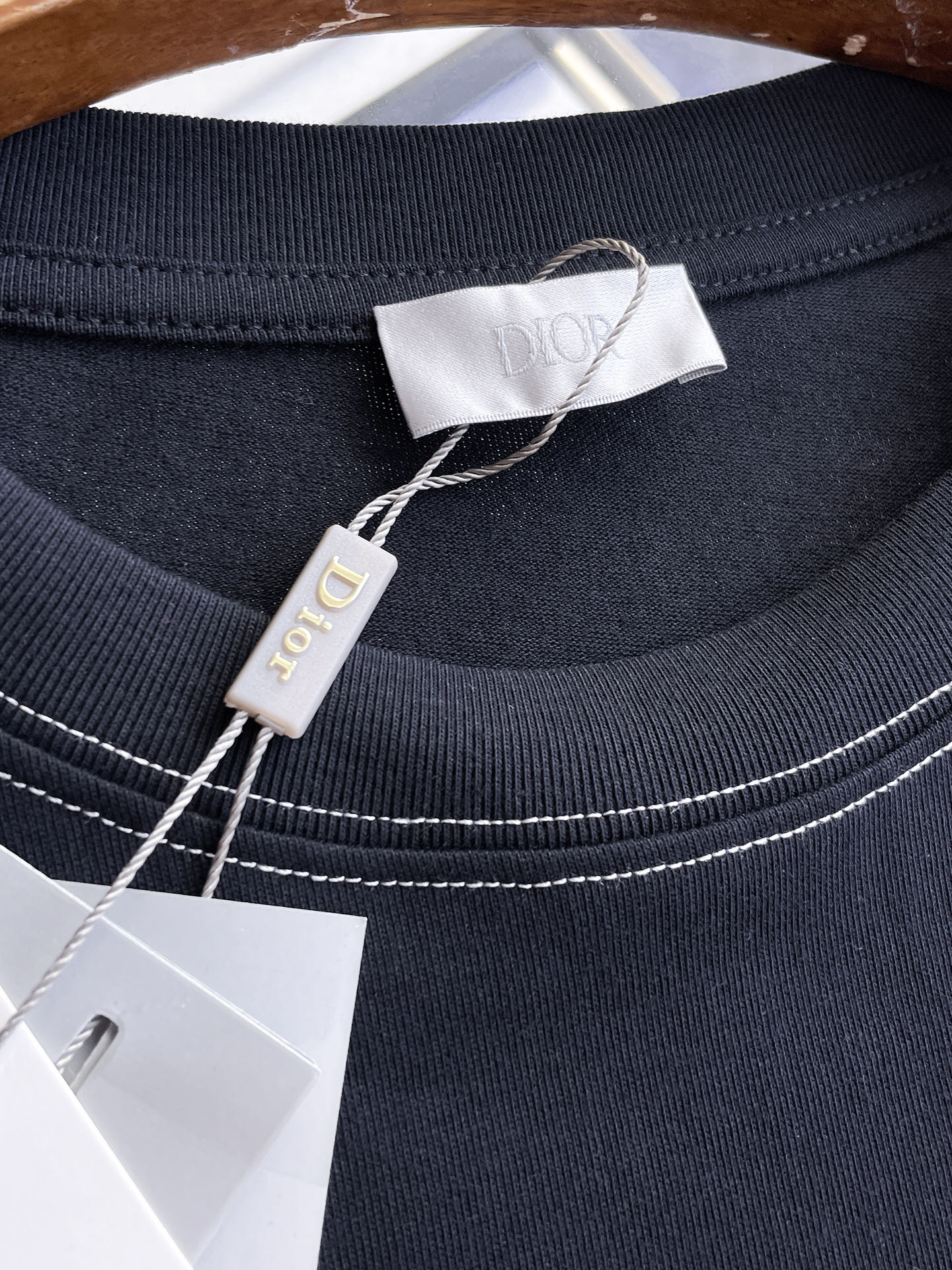 迪奥Dior26春夏新品专柜首发最新款短袖圆领T恤 高端订制 设计前卫时尚！品牌logo重工艺设计，高端