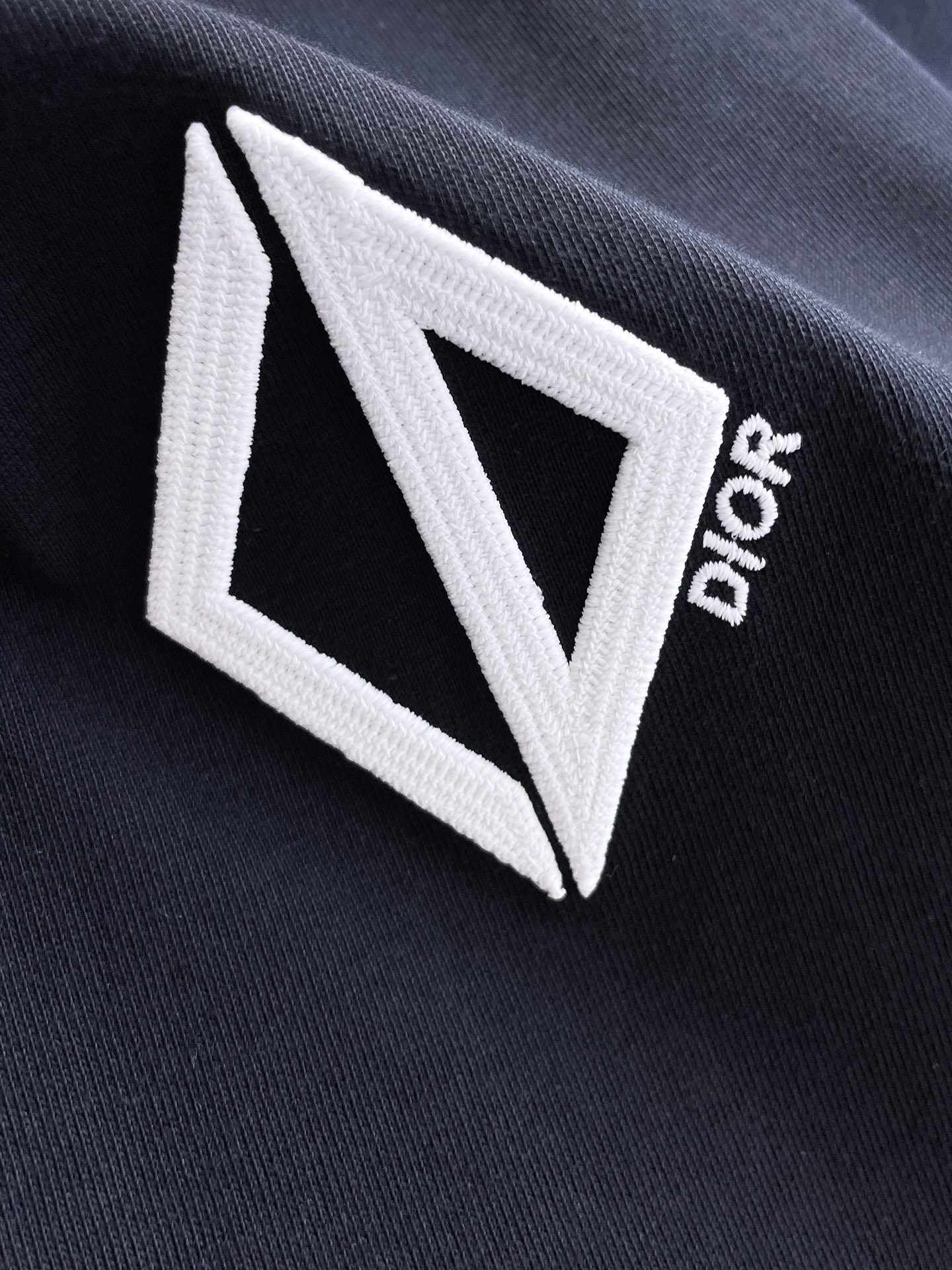 迪奥Dior26春夏新品专柜首发最新款短袖圆领T恤 高端订制 设计前卫时尚！品牌logo重工艺设计，高端