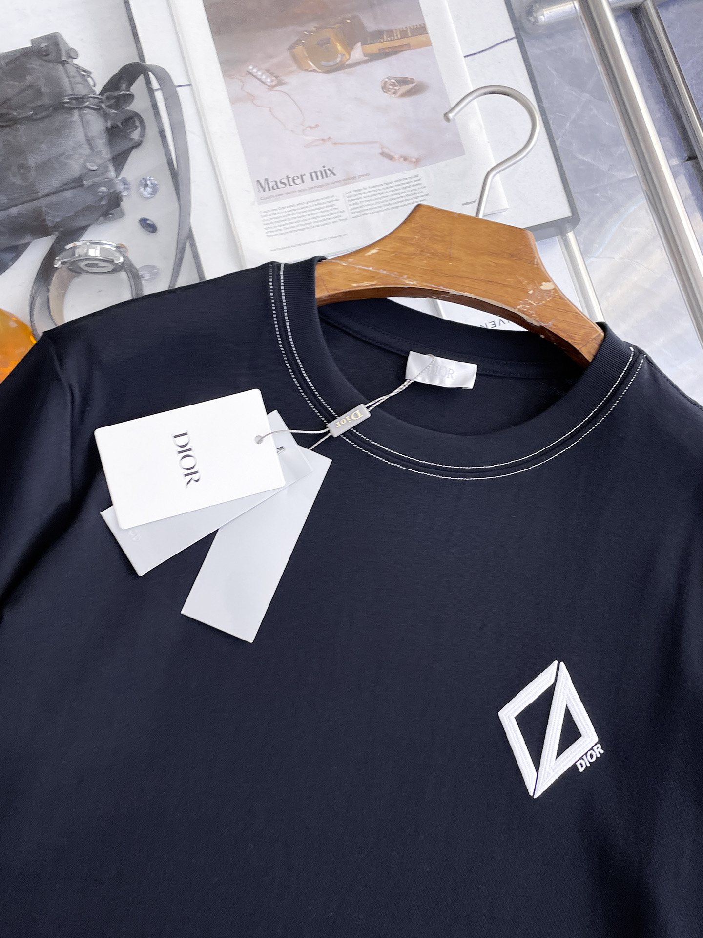 迪奥Dior26春夏新品专柜首发最新款短袖圆领T恤 高端订制 设计前卫时尚！品牌logo重工艺设计，高端