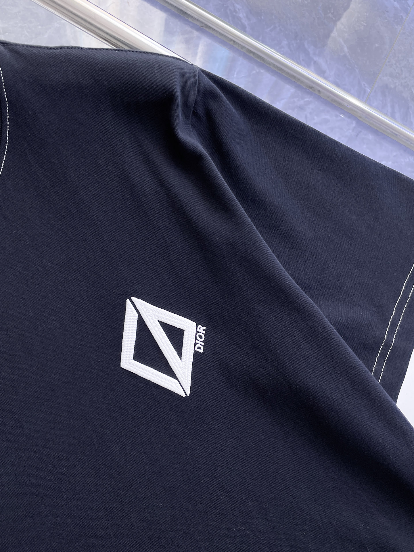 迪奥Dior26春夏新品专柜首发最新款短袖圆领T恤 高端订制 设计前卫时尚！品牌logo重工艺设计，高端