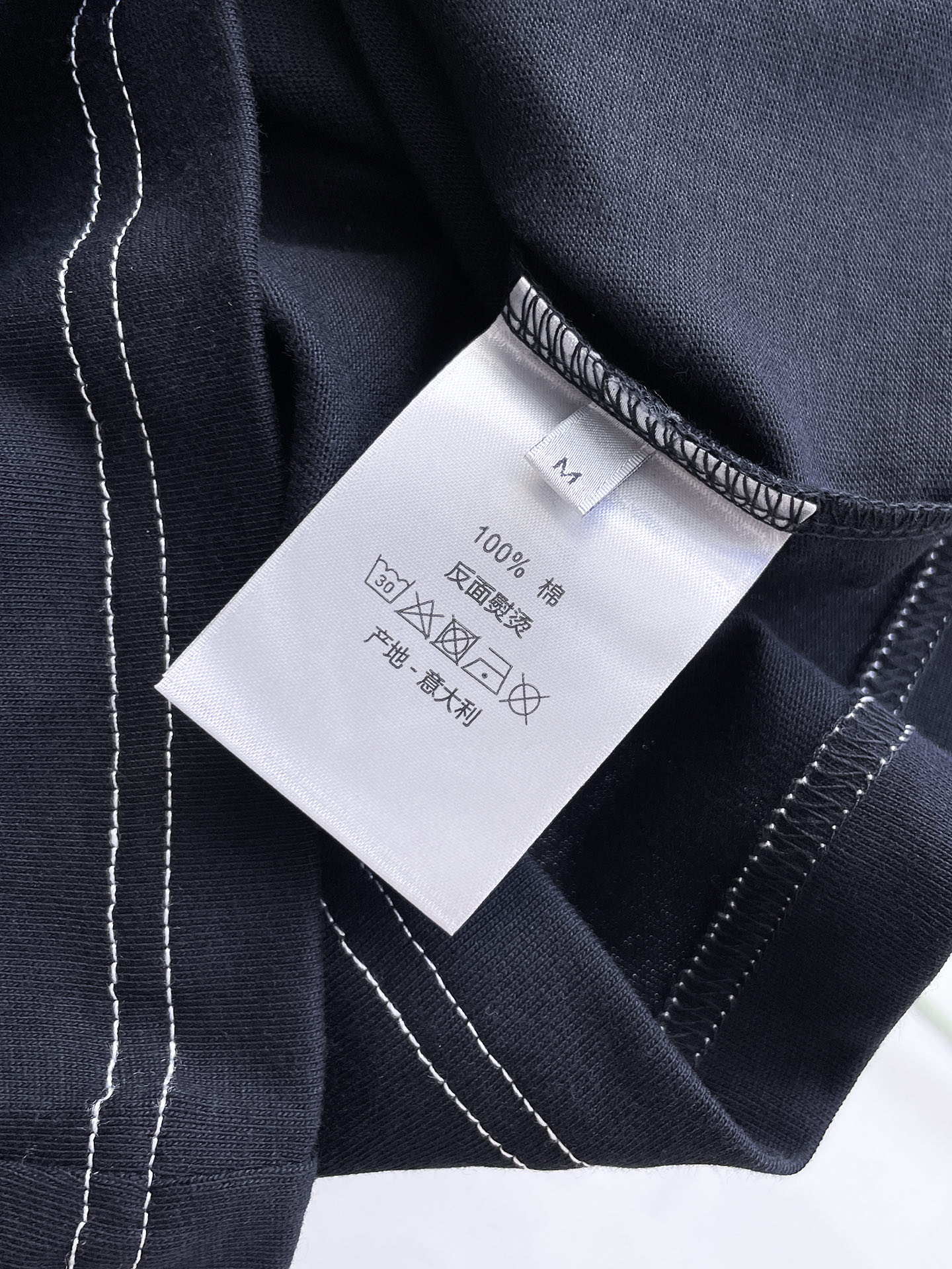 迪奥Dior26春夏新品专柜首发最新款短袖圆领T恤 高端订制 设计前卫时尚！品牌logo重工艺设计，高端