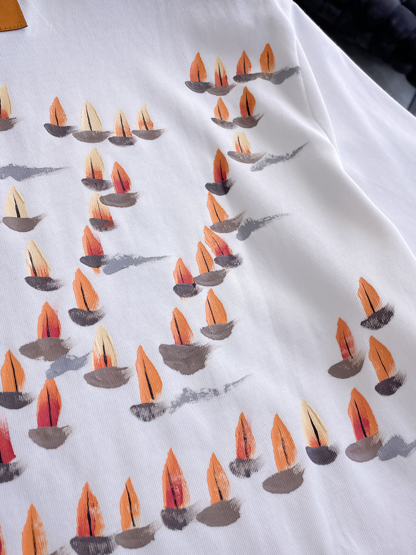 路易威登LV26春夏新品专柜首发最新款短袖圆领T恤 高端订制 设计前卫时尚！品牌logo手绘重工艺设计，