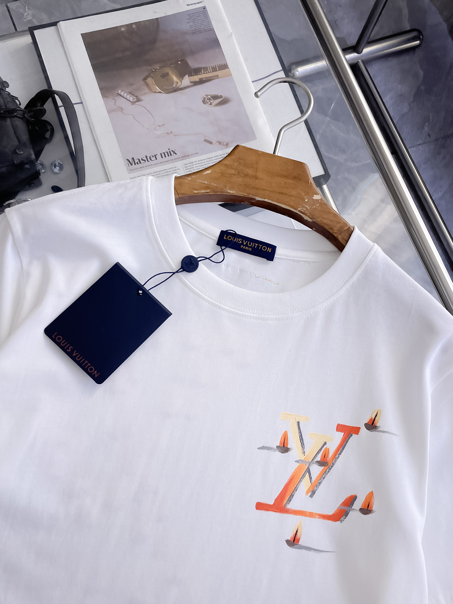 路易威登LV26春夏新品专柜首发最新款短袖圆领T恤 高端订制 设计前卫时尚！品牌logo手绘重工艺设计，