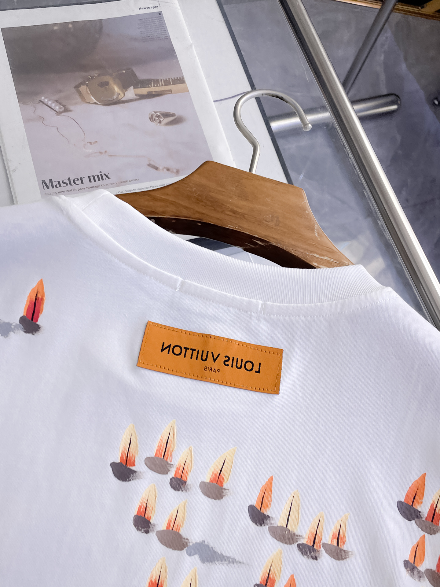 路易威登LV26春夏新品专柜首发最新款短袖圆领T恤 高端订制 设计前卫时尚！品牌logo手绘重工艺设计，