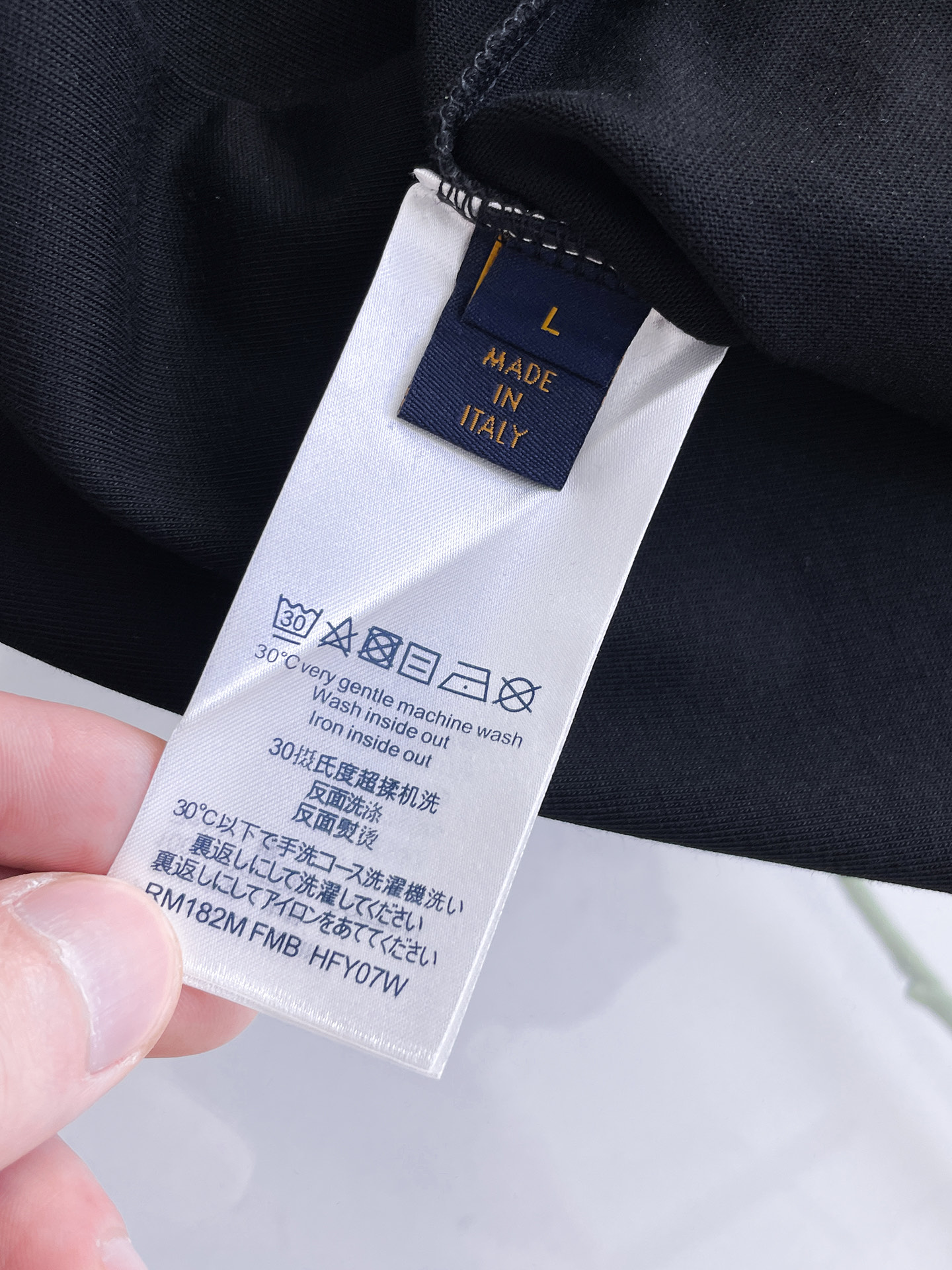 路易威登LV26春夏新品专柜首发最新款短袖圆领T恤 高端订制 设计前卫时尚！品牌logo手绘重工艺设计，