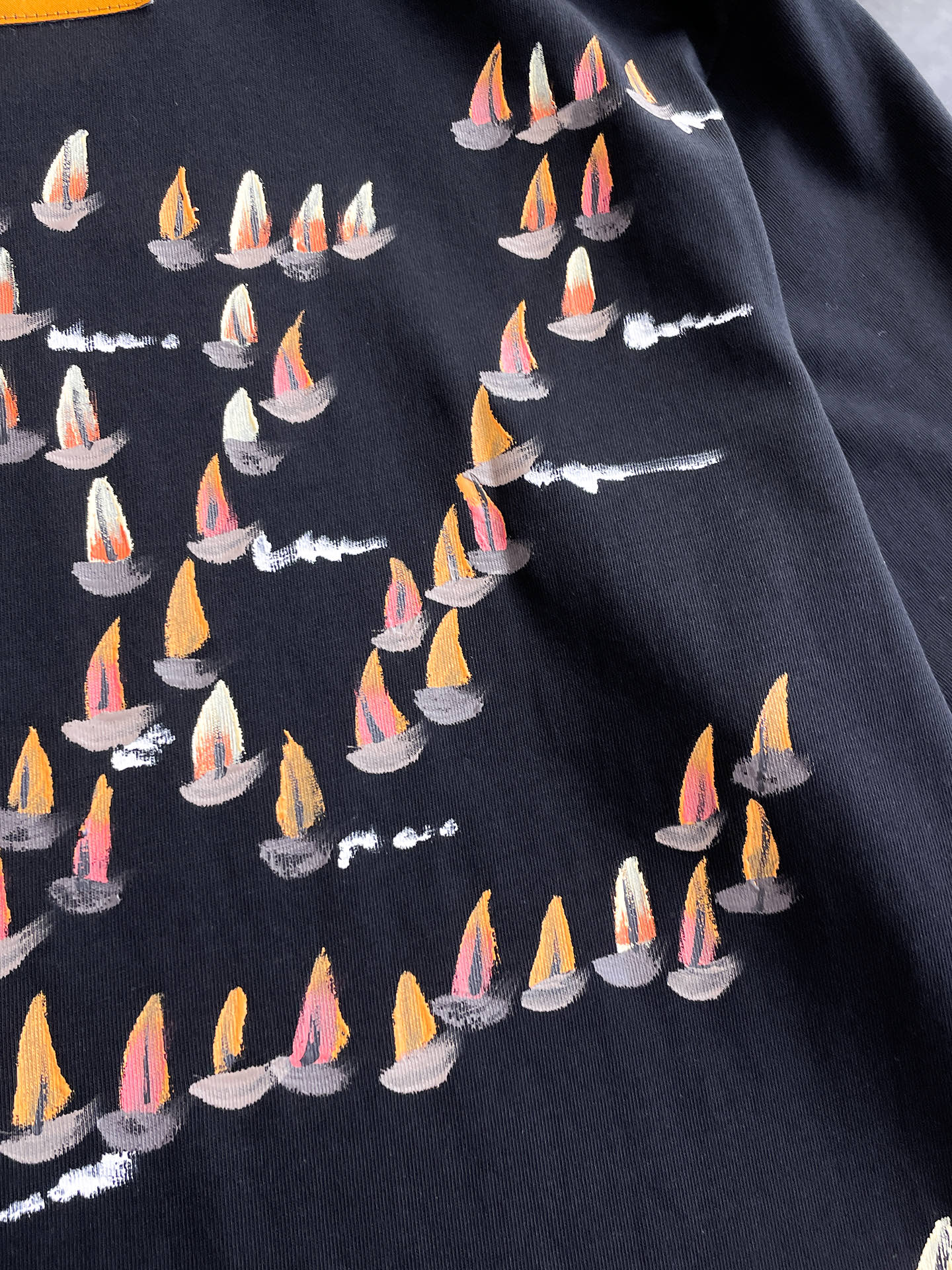 路易威登LV26春夏新品专柜首发最新款短袖圆领T恤 高端订制 设计前卫时尚！品牌logo手绘重工艺设计，