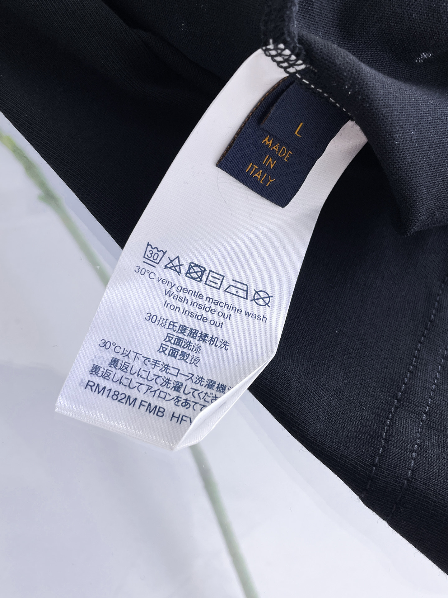 路易威登LV26春夏新品专柜首发最新款短袖圆领T恤 高端订制 设计前卫时尚！品牌logo手绘重工艺设计，