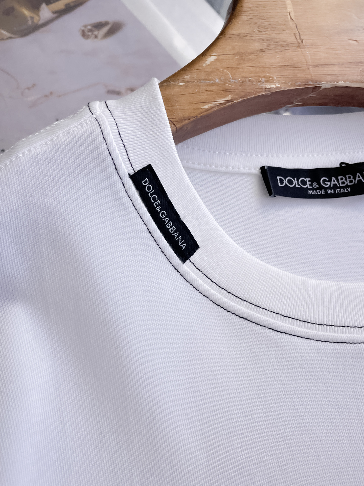 杜嘉班纳D&G26春夏新品专柜首发最新款短袖圆领T恤 高端订制 设计前卫时尚！品牌logo重工艺设计，高