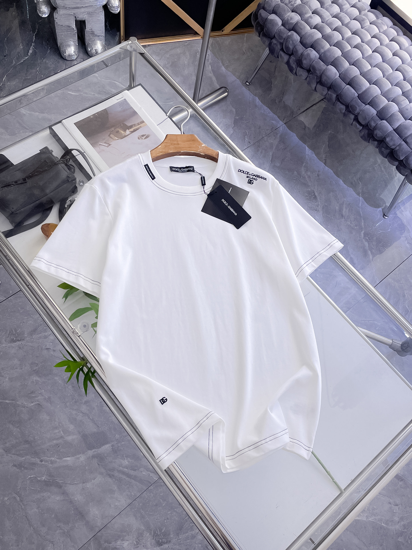 杜嘉班纳D&G26春夏新品专柜首发最新款短袖圆领T恤 高端订制 设计前卫时尚！品牌logo重工艺设计，高