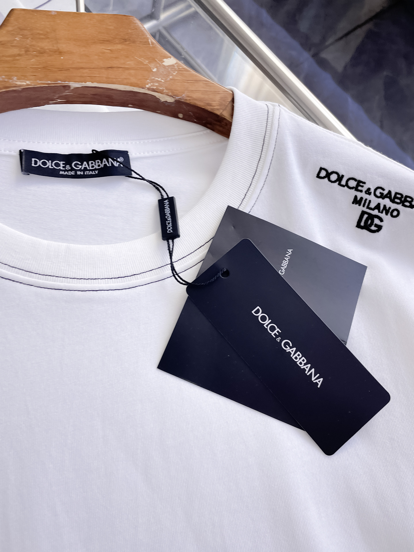 杜嘉班纳D&G26春夏新品专柜首发最新款短袖圆领T恤 高端订制 设计前卫时尚！品牌logo重工艺设计，高