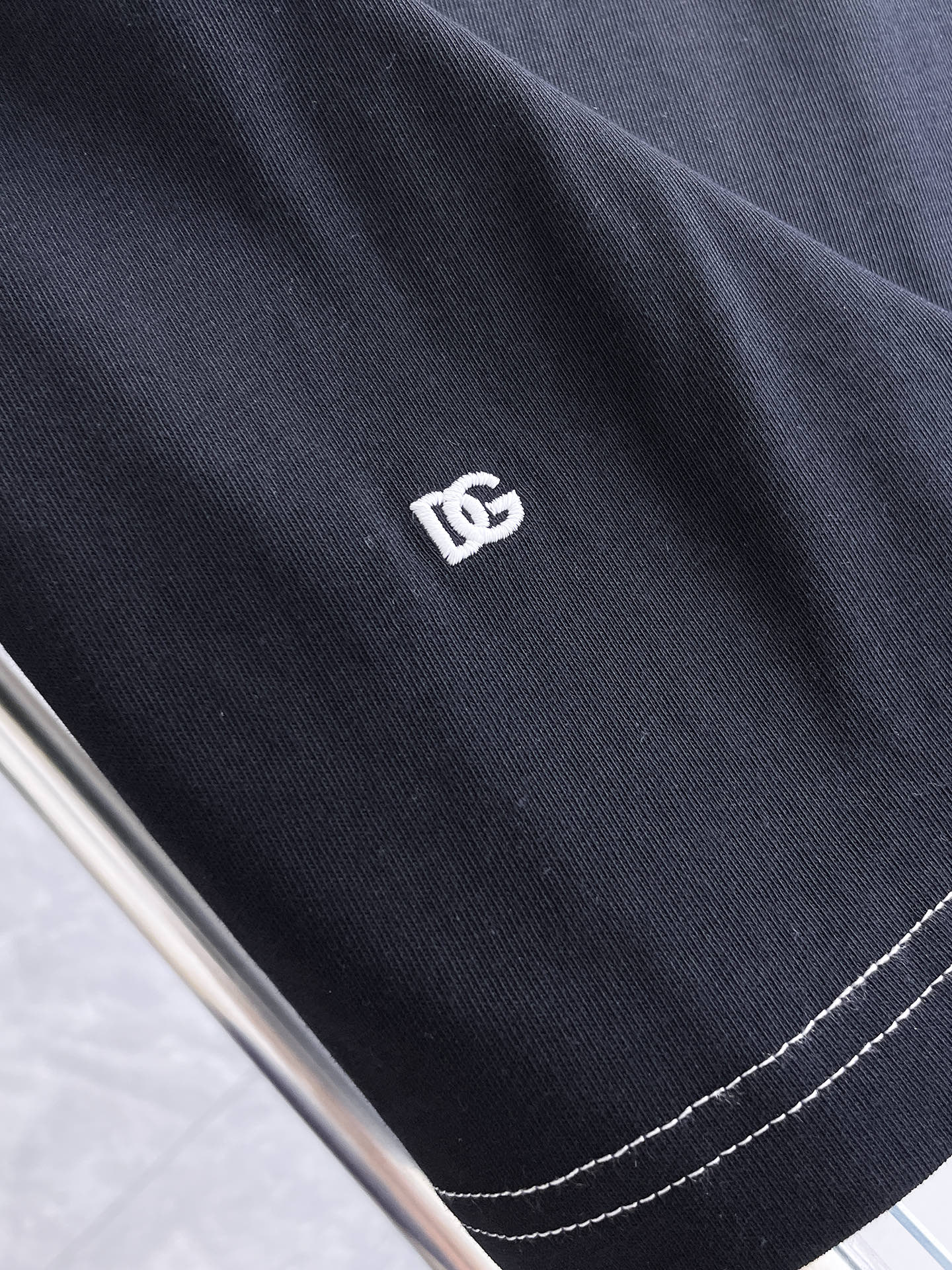 杜嘉班纳D&G26春夏新品专柜首发最新款短袖圆领T恤 高端订制 设计前卫时尚！品牌logo重工艺设计，高