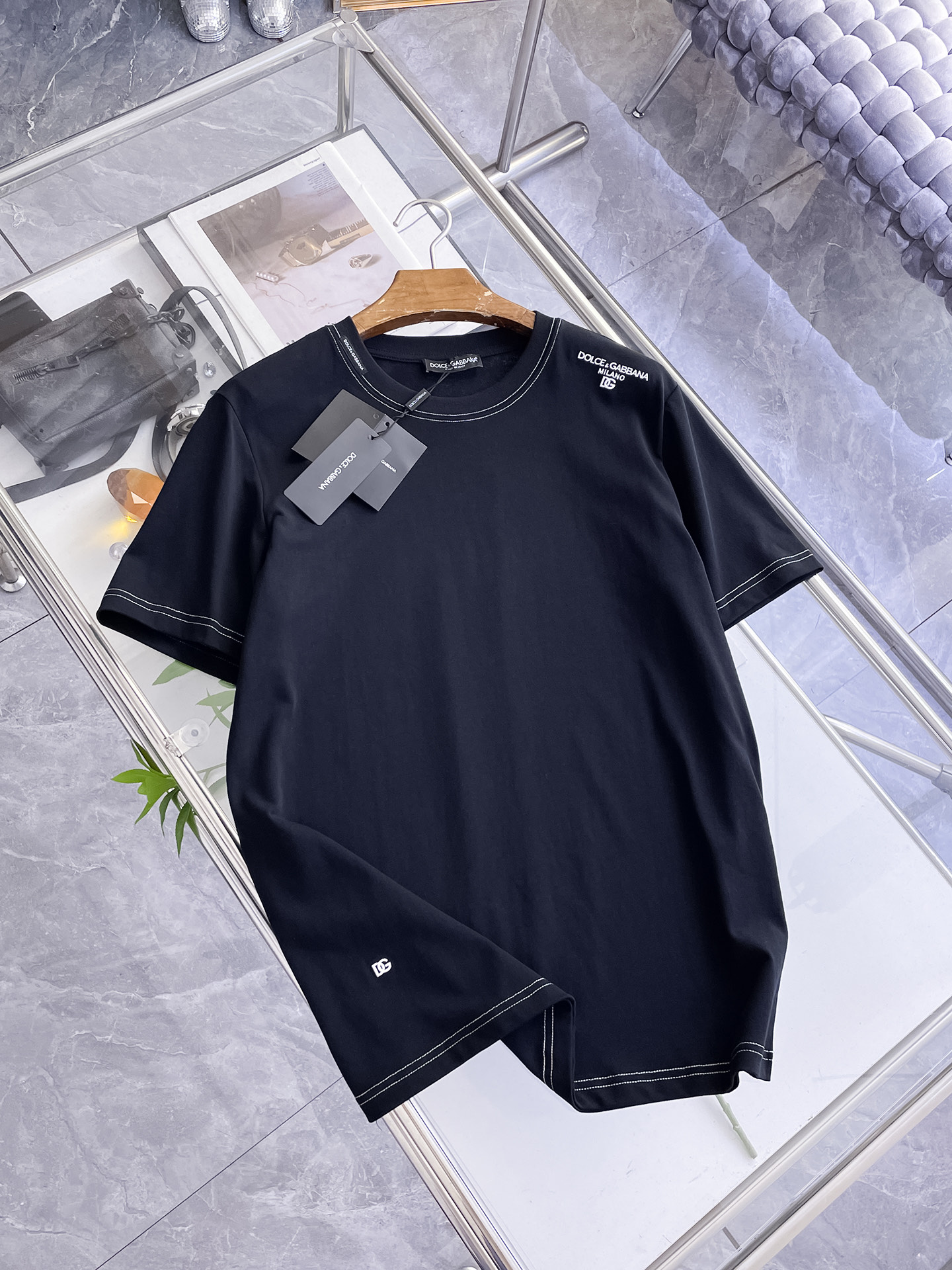 杜嘉班纳D&G26春夏新品专柜首发最新款短袖圆领T恤 高端订制 设计前卫时尚！品牌logo重工艺设计，高