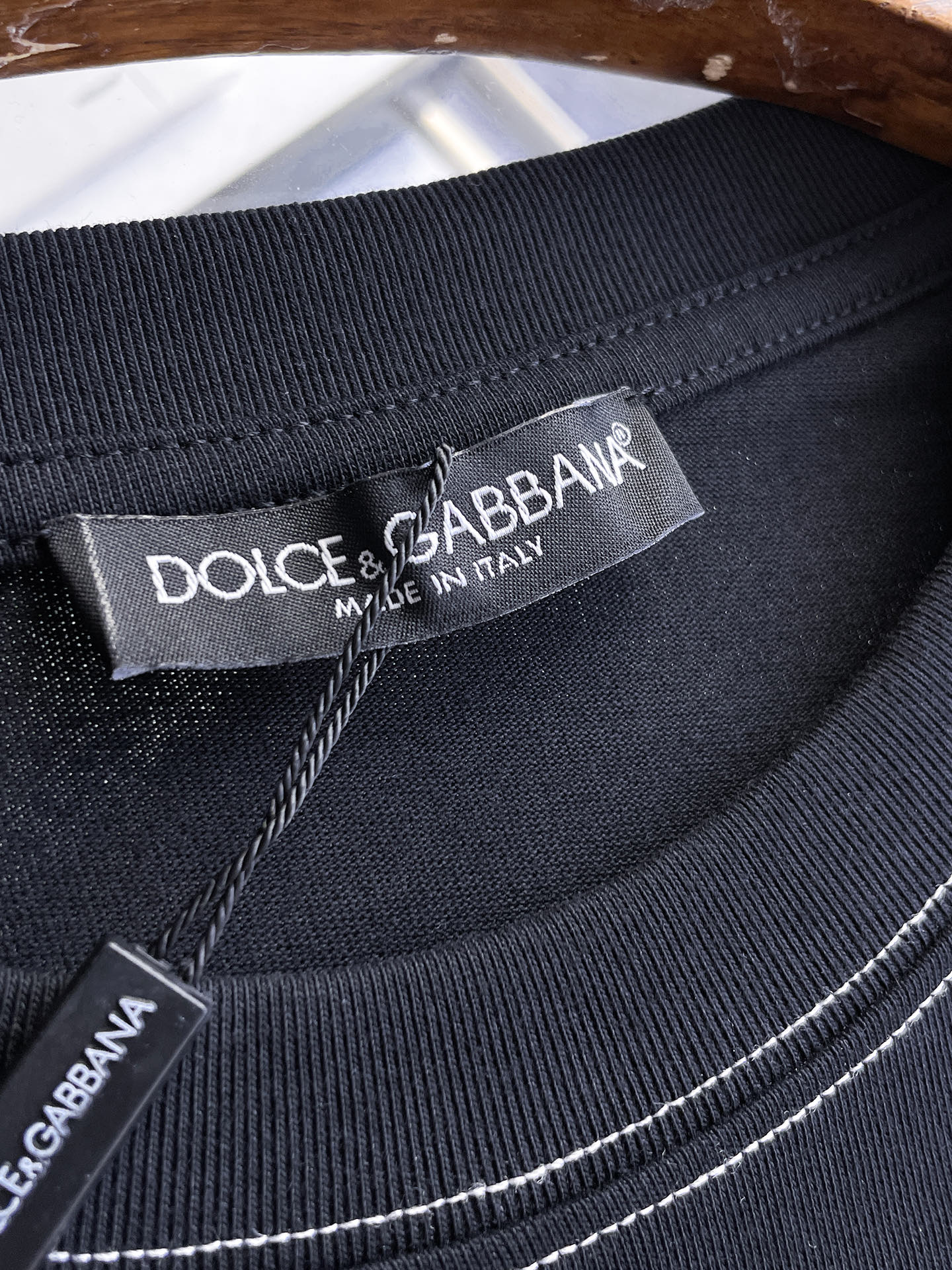 杜嘉班纳D&G26春夏新品专柜首发最新款短袖圆领T恤 高端订制 设计前卫时尚！品牌logo重工艺设计，高