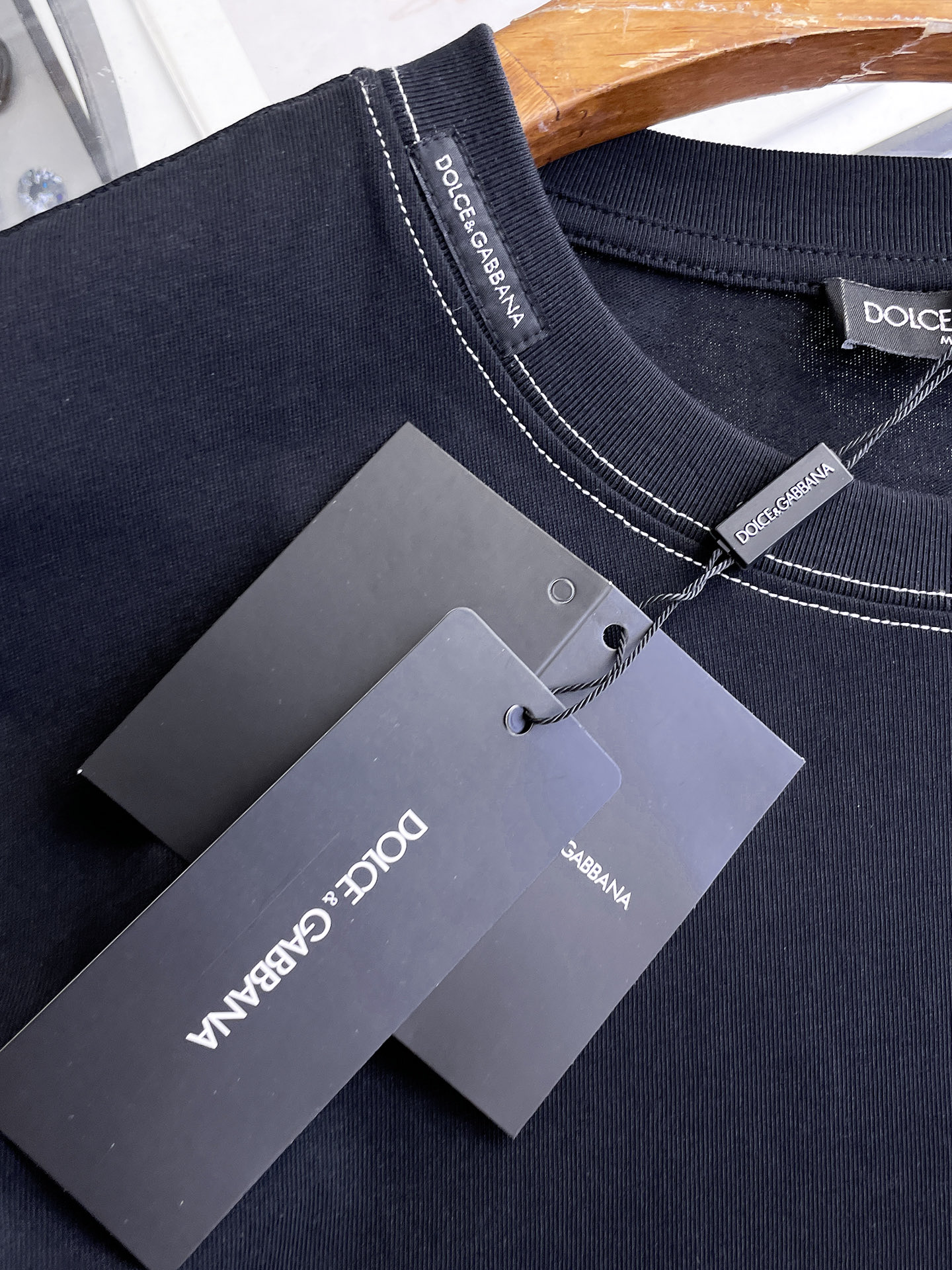 杜嘉班纳D&G26春夏新品专柜首发最新款短袖圆领T恤 高端订制 设计前卫时尚！品牌logo重工艺设计，高