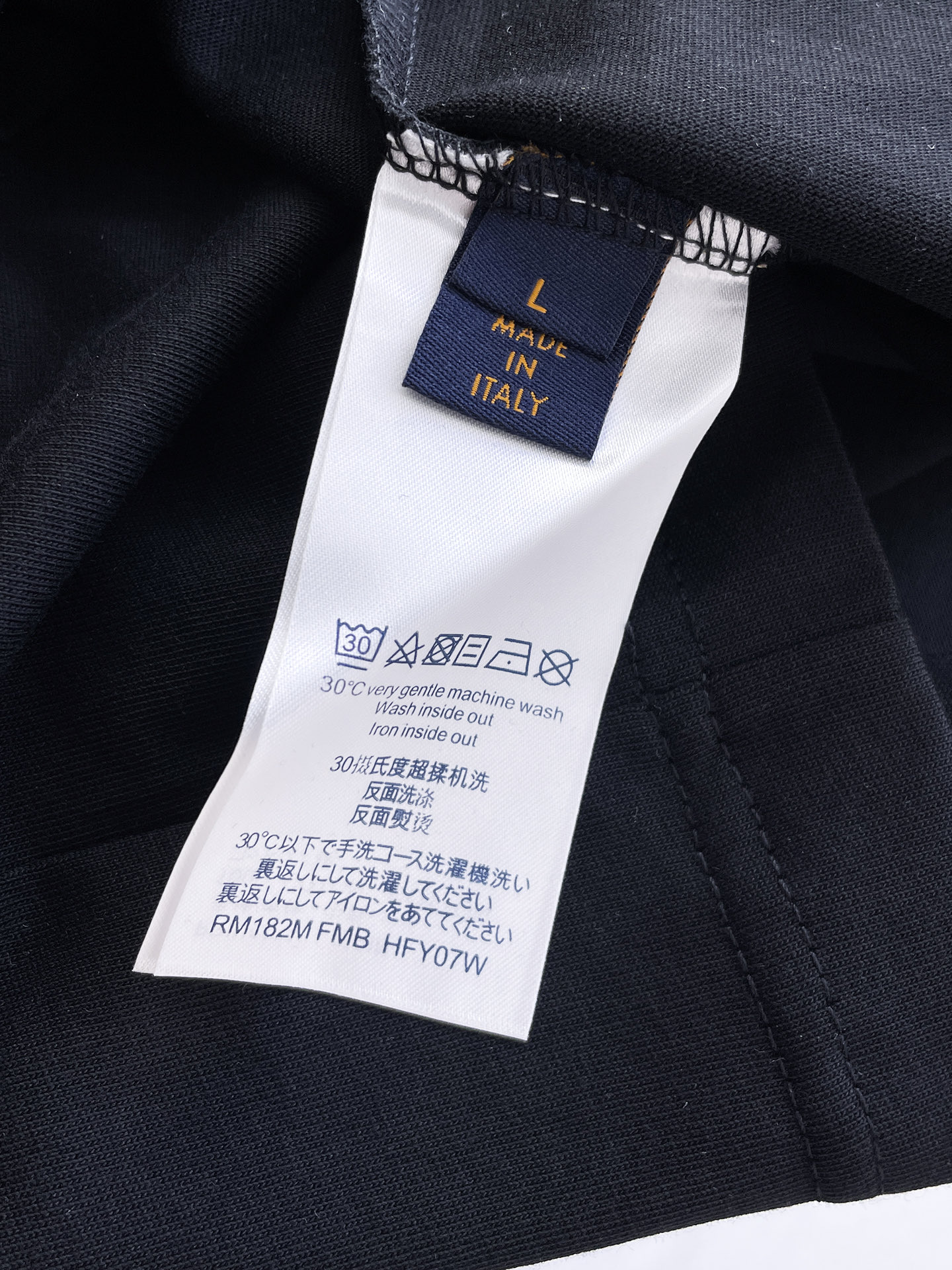 路易威登LV26春夏新品专柜首发最新款短袖圆领T恤 高端订制 设计前卫时尚！品牌logo手绘重工艺设计，