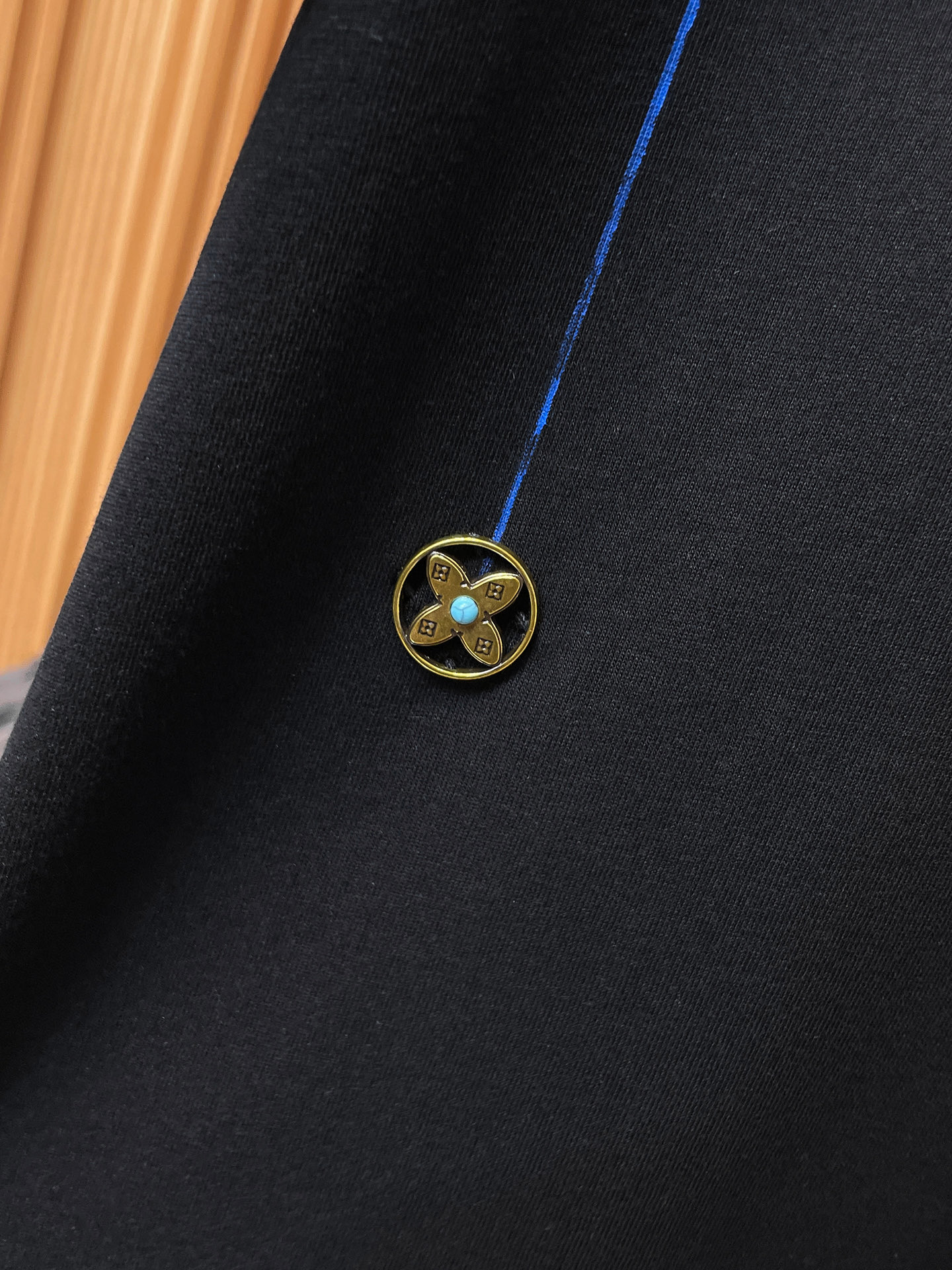 路易威登LV26春夏新品专柜首发最新款短袖圆领T恤 高端订制 设计前卫时尚！品牌logo手绘重工艺设计，