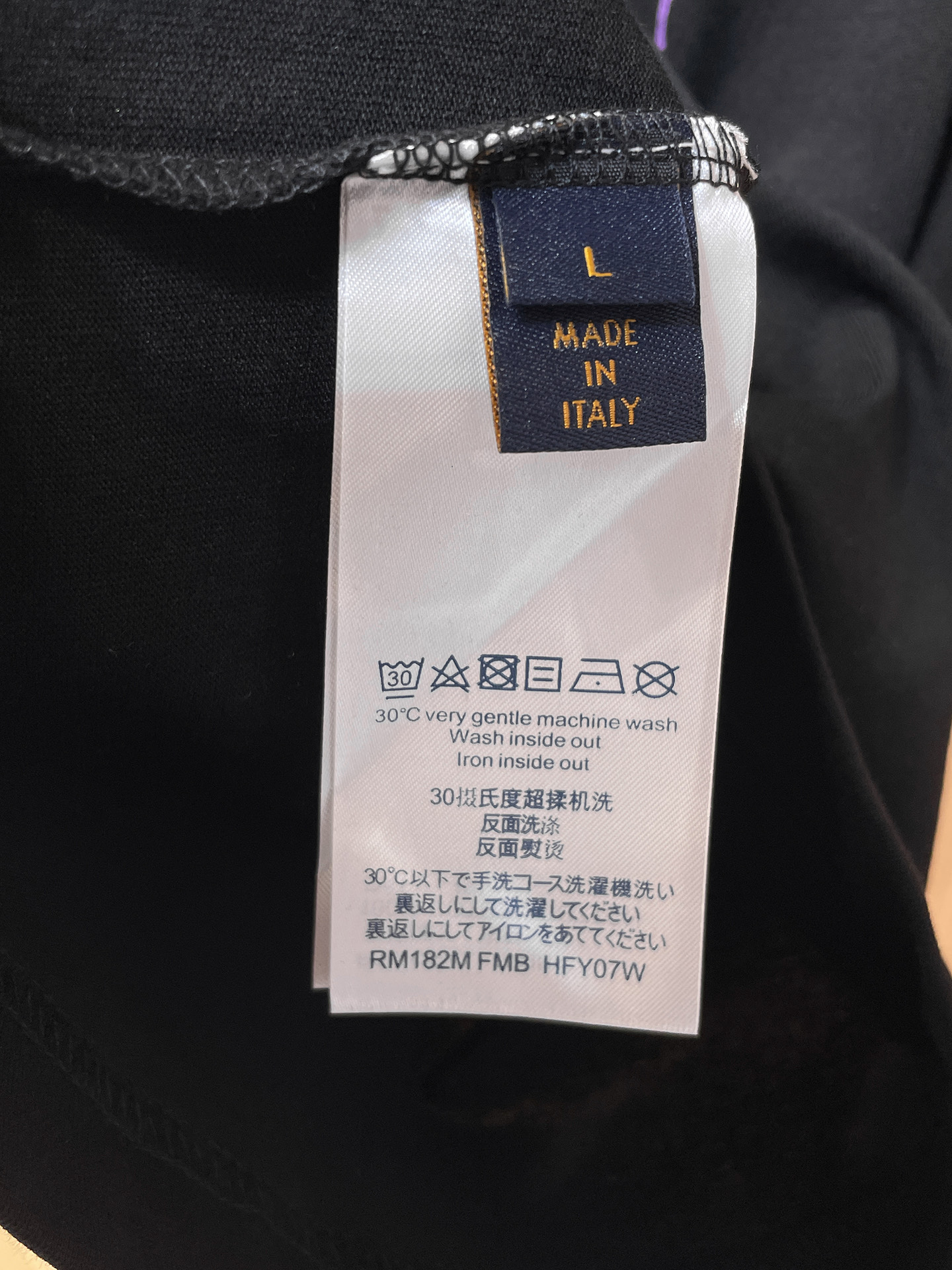 路易威登LV26春夏新品专柜首发最新款短袖圆领T恤 高端订制 设计前卫时尚！品牌logo手绘重工艺设计，