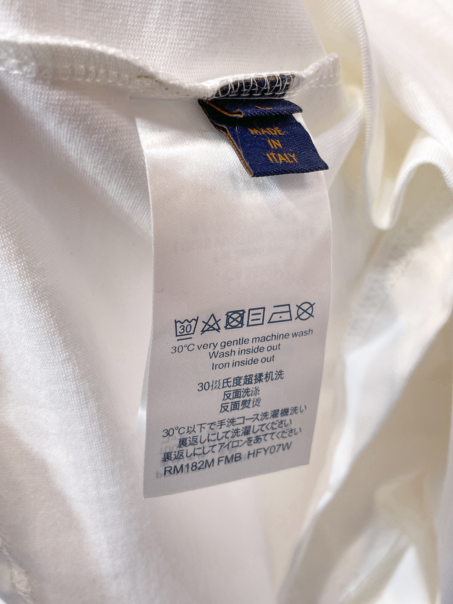 路易威登LV26春夏新品专柜首发最新款短袖圆领T恤 高端订制 设计前卫时尚！品牌logo手绘重工艺设计，