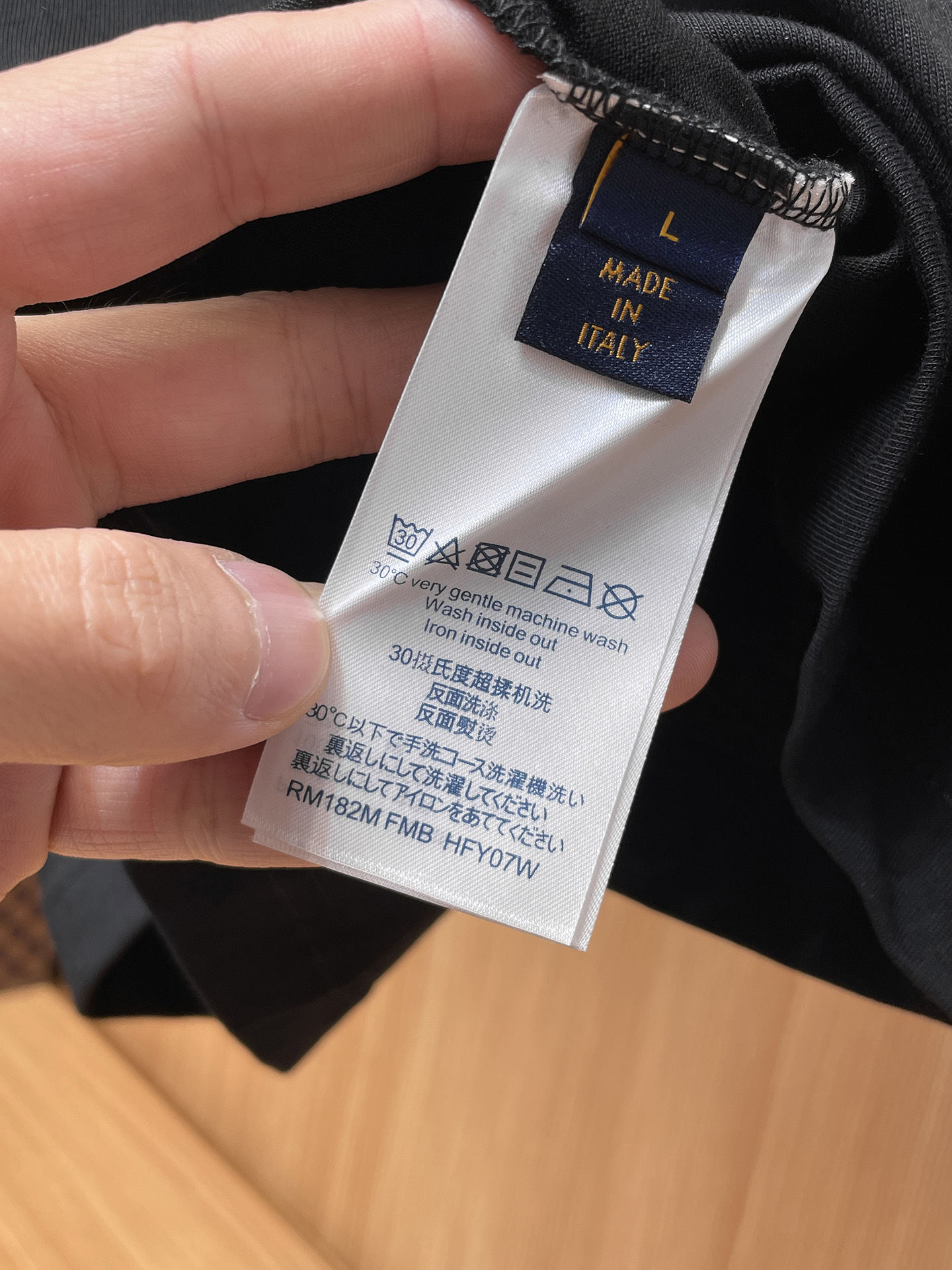 路易威登LV26春夏新品专柜首发最新款短袖圆领T恤 高端订制 设计前卫时尚！品牌logo手绘重工艺设计，