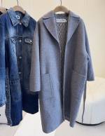 🆕🆕Dior2024 nuovo cappotto in lana double face, tessuto di lana jacquard double face personalizzato, 99% lana ➕1% seta, la trama del colore è davvero forte, un lato è grigio di alta qualità, l'altro lato è l'ultima Miss Dior di quest'anno modello, l'aspetto generale è molto sofisticato e di fascia alta, e lo stile è alla moda ed elegante, con una silhouette ampia, incomparabilmente alla moda e dimagrante! 1 🆕🆕Dior2024 nuovo cappotto in lana double face, tessuto di lana jacquard double face personalizzato, 99% lana ➕1% seta, la trama del colore è davvero forte, un lato è grigio di alta qualità, l’altro lato è l’ultima Miss Dior di quest’anno modello, l’aspetto generale è molto sofisticato e di fascia alta, e lo stile è alla moda ed elegante, con una silhouette ampia, incomparabilmente alla moda e dimagrante!