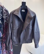 🆕🆕ysl2024 nuova giacca di pelle, mi piace molto nella vita reale, pelle di agnello importata, la pelle è morbida e spessa, il colore marrone è alla moda e facile da abbinare, silhouette piccola e ampia, il colletto può essere alzato e abbassato, il le maniche raglan sono larghe, molto tolleranti, completamente foderate, dettagli di lavorazione impeccabili e la trama reale è superba! 1 🆕🆕ysl2024 nuova giacca di pelle, mi piace molto nella vita reale, pelle di agnello importata, la pelle è morbida e spessa, il colore marrone è alla moda e facile da abbinare, silhouette piccola e ampia, il colletto può essere alzato e abbassato, il le maniche raglan sono larghe, molto tolleranti, completamente foderate, dettagli di lavorazione impeccabili e la trama reale è superba!