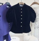 🆕🆕Dior2025 nuova giacca in velluto con maniche a sbuffo in vita, velluto personalizzato, lussuosa ed elegante, impreziosita da bottoni con perle con logo sul davanti, temperamento signorile, piccolo colletto rialzato, avvitata per mostrare la figura perfetta, piena di stile palazzo, abbinata casualmente a gonna, gonna e pantaloni di garza I pantaloni sono di fascia alta! 1 🆕🆕Dior2025 nuova giacca in velluto con maniche a sbuffo in vita, velluto personalizzato, lussuosa ed elegante, impreziosita da bottoni con perle con logo sul davanti, temperamento signorile, piccolo colletto rialzato, avvitata per mostrare la figura perfetta, piena di stile palazzo, abbinata casualmente a gonna, gonna e pantaloni di garza I pantaloni sono di fascia alta!