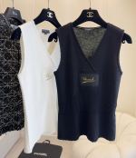 2Chanel2024 Nuovo giubbotto da maglia da maglia da ricamo per colletto in pizzo, lana personalizzata, consistenza morbida e confortevole, pizzo con design cross -collaro, delicata femminilità piena, viso a V visivo, ricamo toracico sul torace, pozzi sulla vita e addome. Tutto indossare dentro è Super Chicken! 1 2Chanel2024 Nuovo giubbotto da maglia da maglia da ricamo per colletto in pizzo, lana personalizzata, consistenza morbida e confortevole, pizzo con design cross -collaro, delicata femminilità piena, viso a V visivo, ricamo toracico sul torace, pozzi sulla vita e addome. Tutto indossare dentro è Super Chicken!