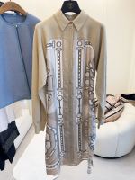0Hermes2025 Prima primavera Nuovo abito a maglia in maglieria in seta, tessuto personalizzato, stampa classica, seta obliqua obliqua obliqua Real Silk Shelking, sartoria di posizionamento, gusto per colori ad alto livello stampato, classico in stile camicia dritta! 1 0Hermes2025 Prima primavera Nuovo abito a maglia in maglieria in seta, tessuto personalizzato, stampa classica, seta obliqua obliqua obliqua Real Silk Shelking, sartoria di posizionamento, gusto per colori ad alto livello stampato, classico in stile camicia dritta!