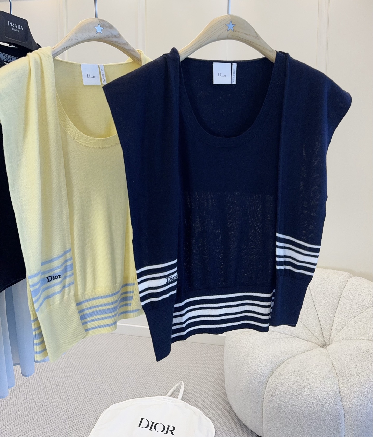 NO:799705,Dior2026 new shawl striped knitted vest, navy style design, dark blue + white stripes, simple and recognizable. The shawl style design is super layered and looks great with jeans or skirts!  It can be easily used for daily commuting and leisure. It is fashionable and practical. It is a must-have item in the spring and summer wardrobe~, dior, skirts, jeans, shawls,19860909Dior2026新款披肩条纹针织背心,海军风设计,深蓝+白色条纹,简约又有辨识度.披肩式设计超有层次感,搭配牛仔裤或裙装都很出彩！日常通勤、休闲都能轻松驾驭,时尚又实用,是春夏衣橱必备单品～,,dior,skirts,jeans,shawls,,Women's clothing