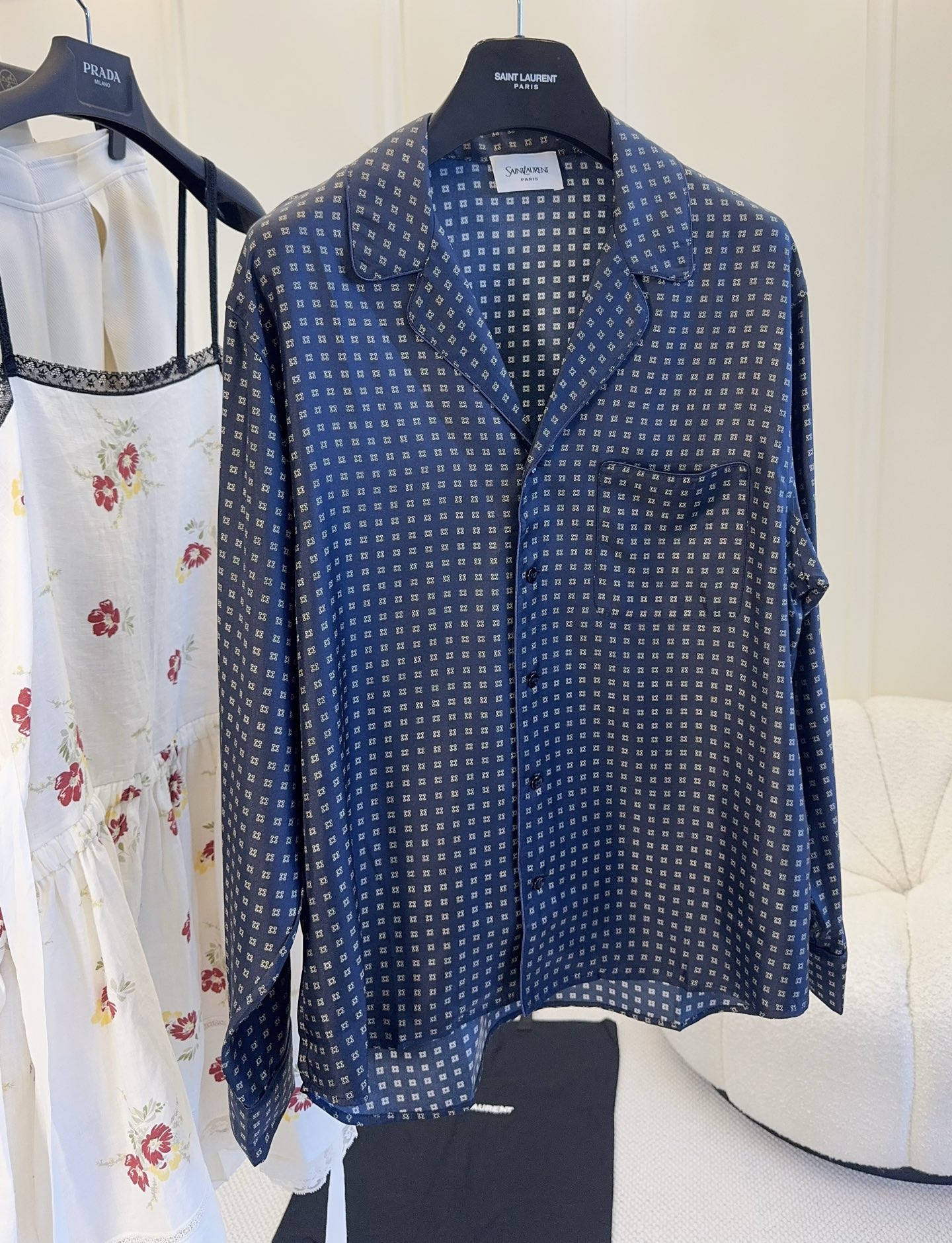 NO:876165,ysl2026xonk small square silk shirt, made of silk, soft and smooth, breathable and comfortable, dark navy blue background with small squares, retro and versatile, the loose version is super friendly to the body, it is great to wear alone or layered!  Silk has its own high-end luster, and can be easily used in commuting, casual, and formal occasions. Pair it with wide-leg pants or skirts to capture your elegant temperament~, saint laurent, skirts, shirts, real silk,19860909ysl2026xonk小方格真丝衬衫,真丝材质,柔软顺滑,透气又舒适,深藏青底色配小方格,复古又百搭,宽松版型对身材超友好,单穿或叠搭都很出彩！真丝自带高级光泽,通勤、休闲、正式场合都能轻松驾驭,搭配阔腿裤或半裙,优雅气质拿捏住啦～,,saint laurent,skirts,shirts,real silk,,Women's clothing