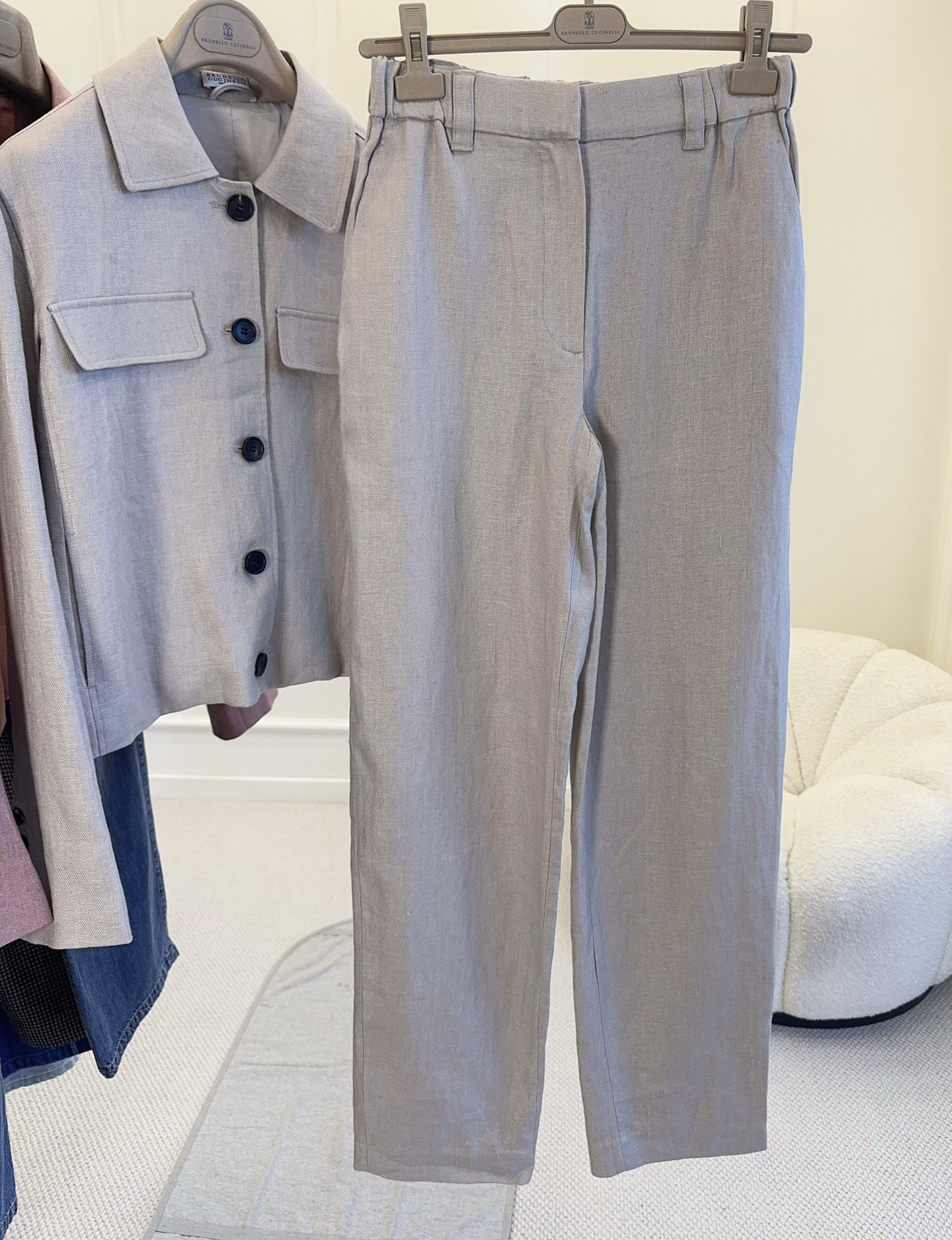 NO:876140,bc2026 new linen straight pants are made of natural linen material, breathable and comfortable, perfect for spring and summer!  Earth-colored natural texture, simple and elegant, straight cut to modify the leg shape, easy to control for commuting and leisure. Linen has a natural drape, which makes it light and not stuffy to wear. It goes well with a shirt or T-shirt, and you can easily get a lazy and high-end feeling!  ,,shirts,tees,t-shirt,19860909bc2026新款亚麻直筒裤,采用天然亚麻材质,透气又舒适,春夏穿超合适！大地色自然纹理,简约大方,直筒剪裁修饰腿型,通勤休闲都能轻松驾驭.亚麻自带垂感,穿着轻盈不闷热,搭配衬衫或T恤都很OK,轻松get慵懒高级感！,,shirts,tees，t-shirt,,Women's clothing